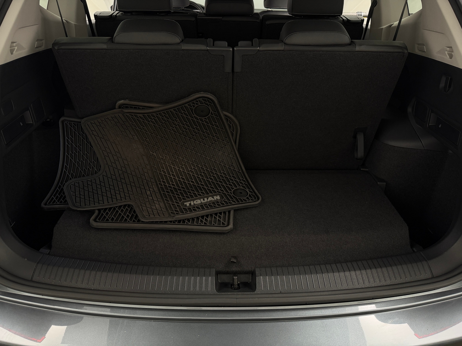 Thumbnail: 2023 Volkswagen Tiguan - 6