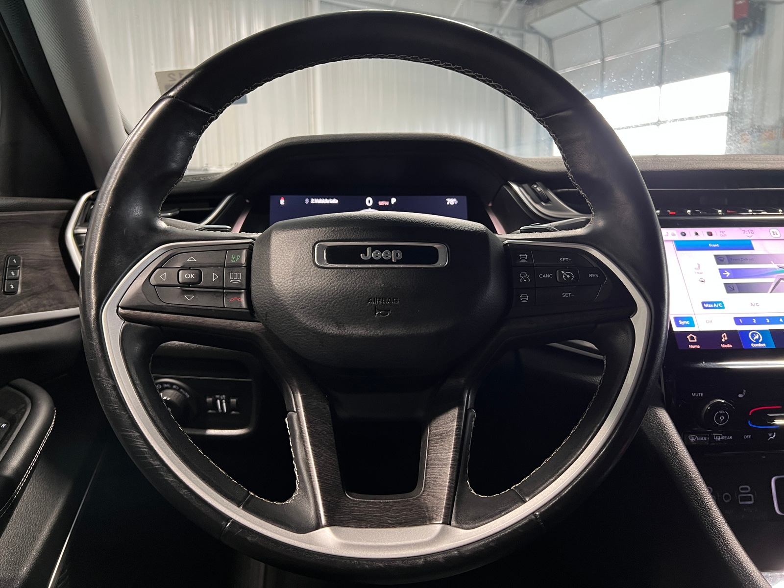 Thumbnail: 2021 Jeep Grand Cherokee L - 4