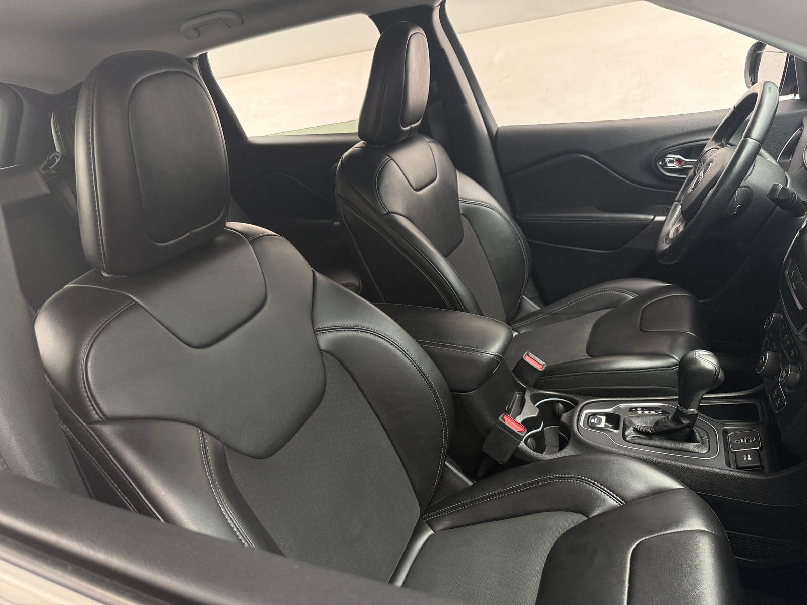Thumbnail: 2019 Jeep Cherokee - 2