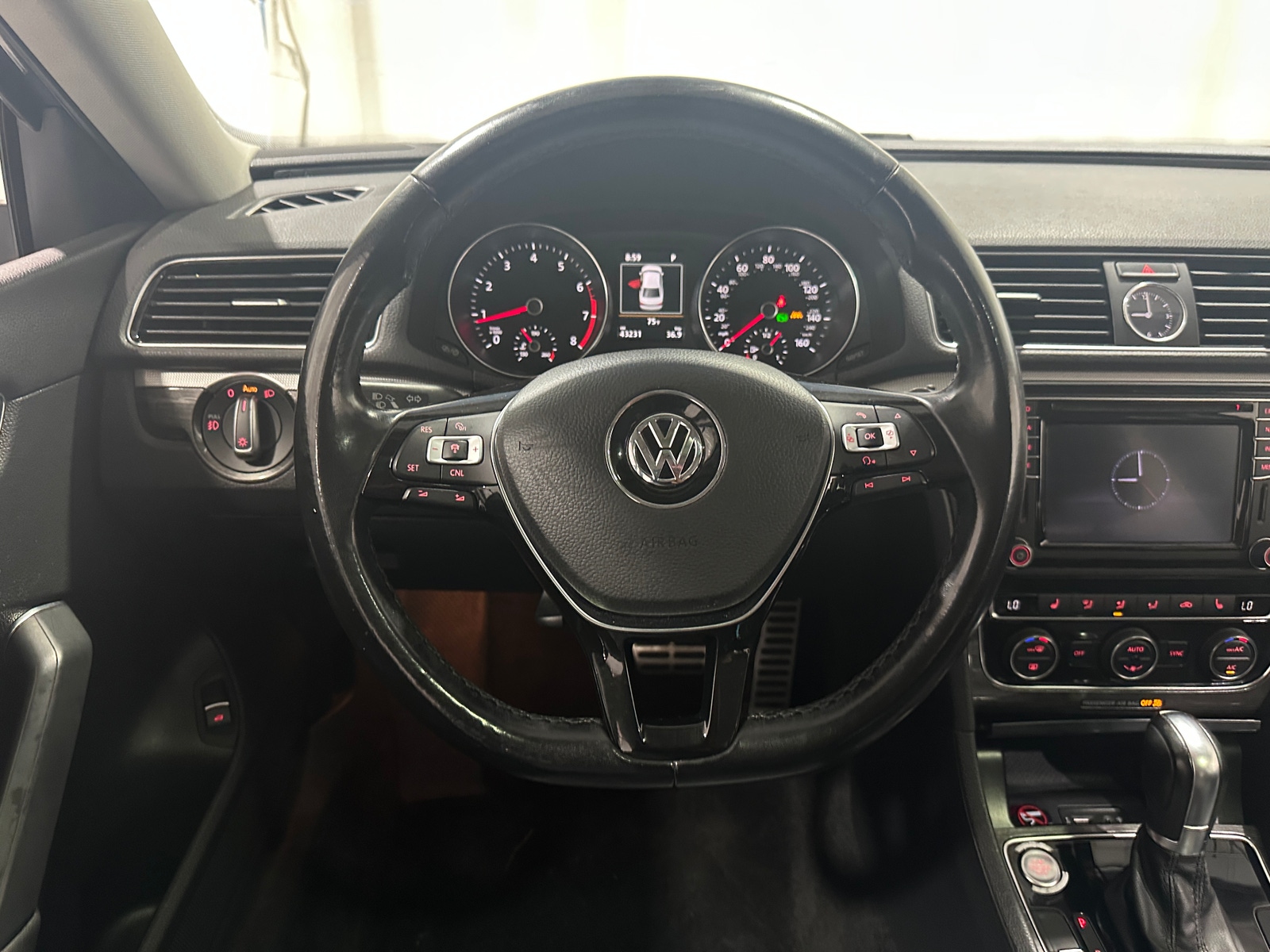 Thumbnail: 2017 Volkswagen Passat - 4