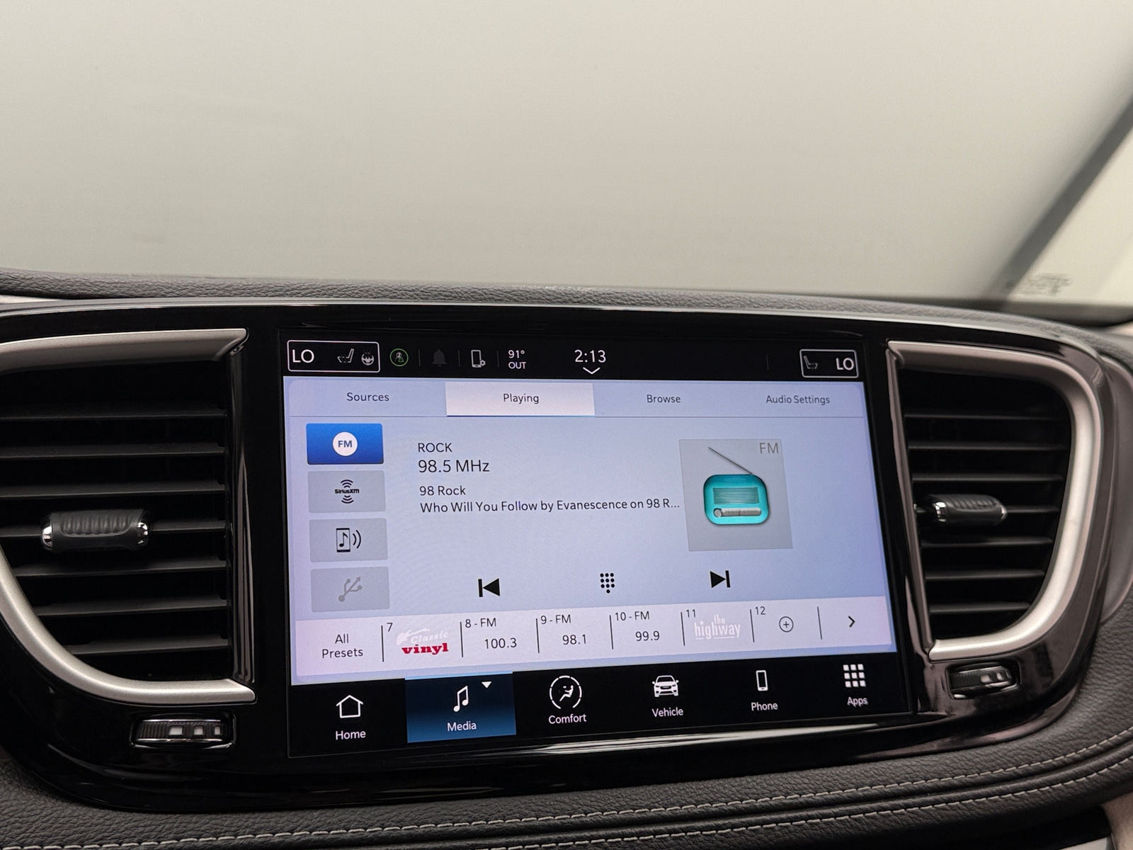 Thumbnail: 2023 Chrysler Pacifica - 3