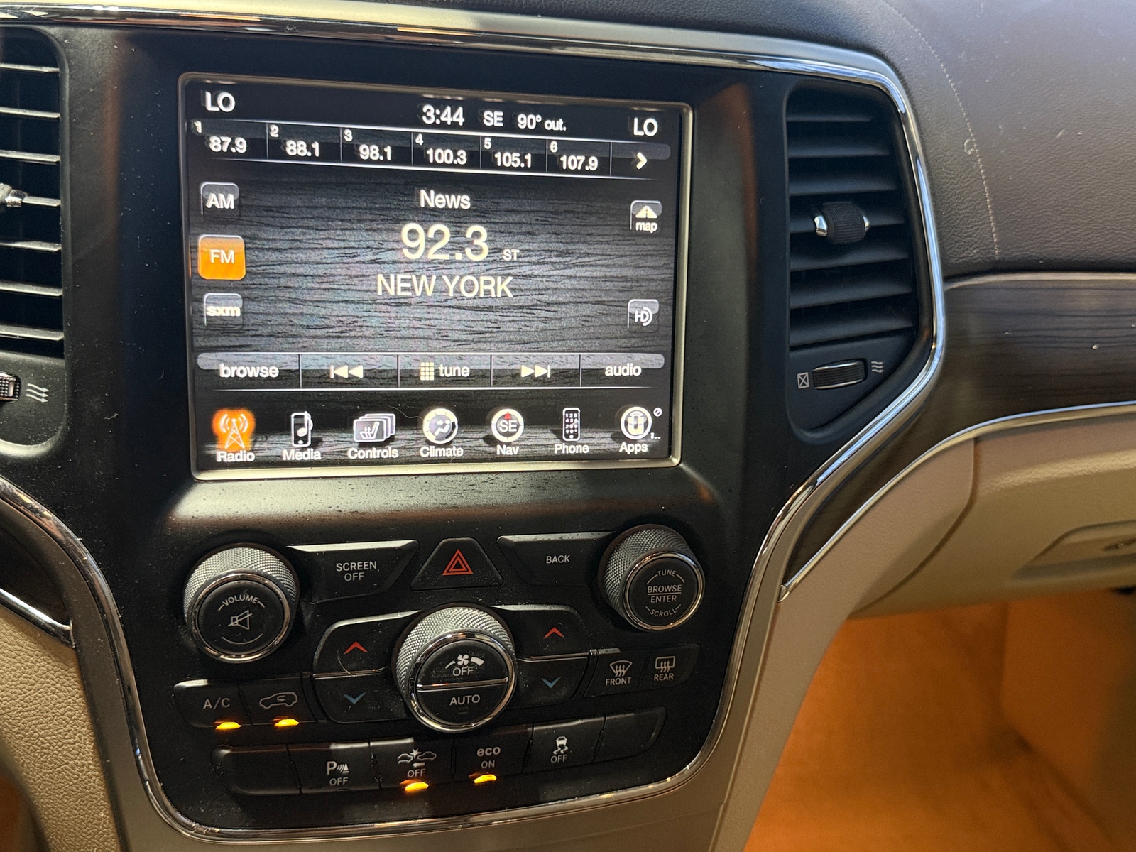 Thumbnail: 2015 Jeep Grand Cherokee - 3