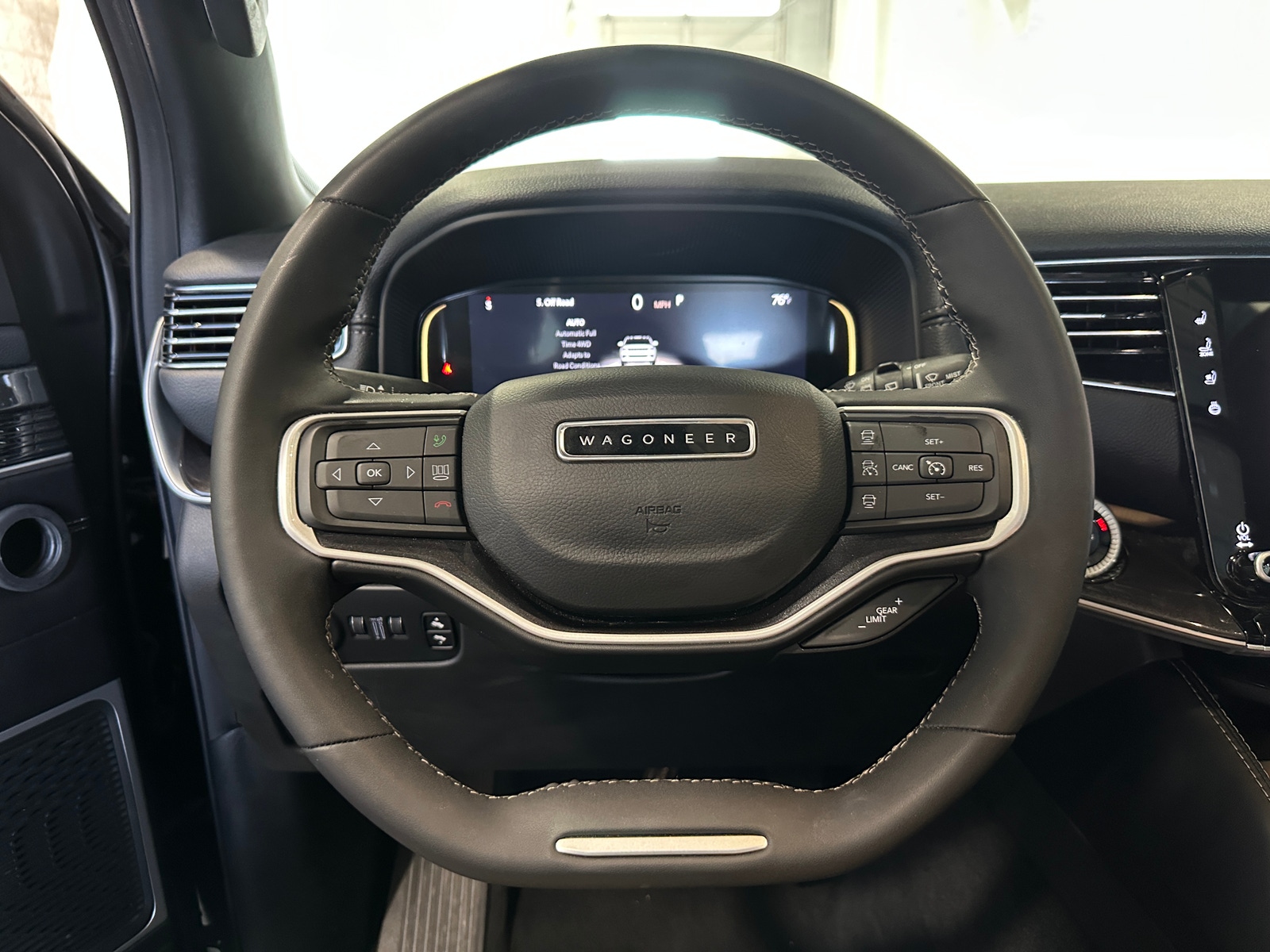 Thumbnail: 2023 Jeep Wagoneer - 4