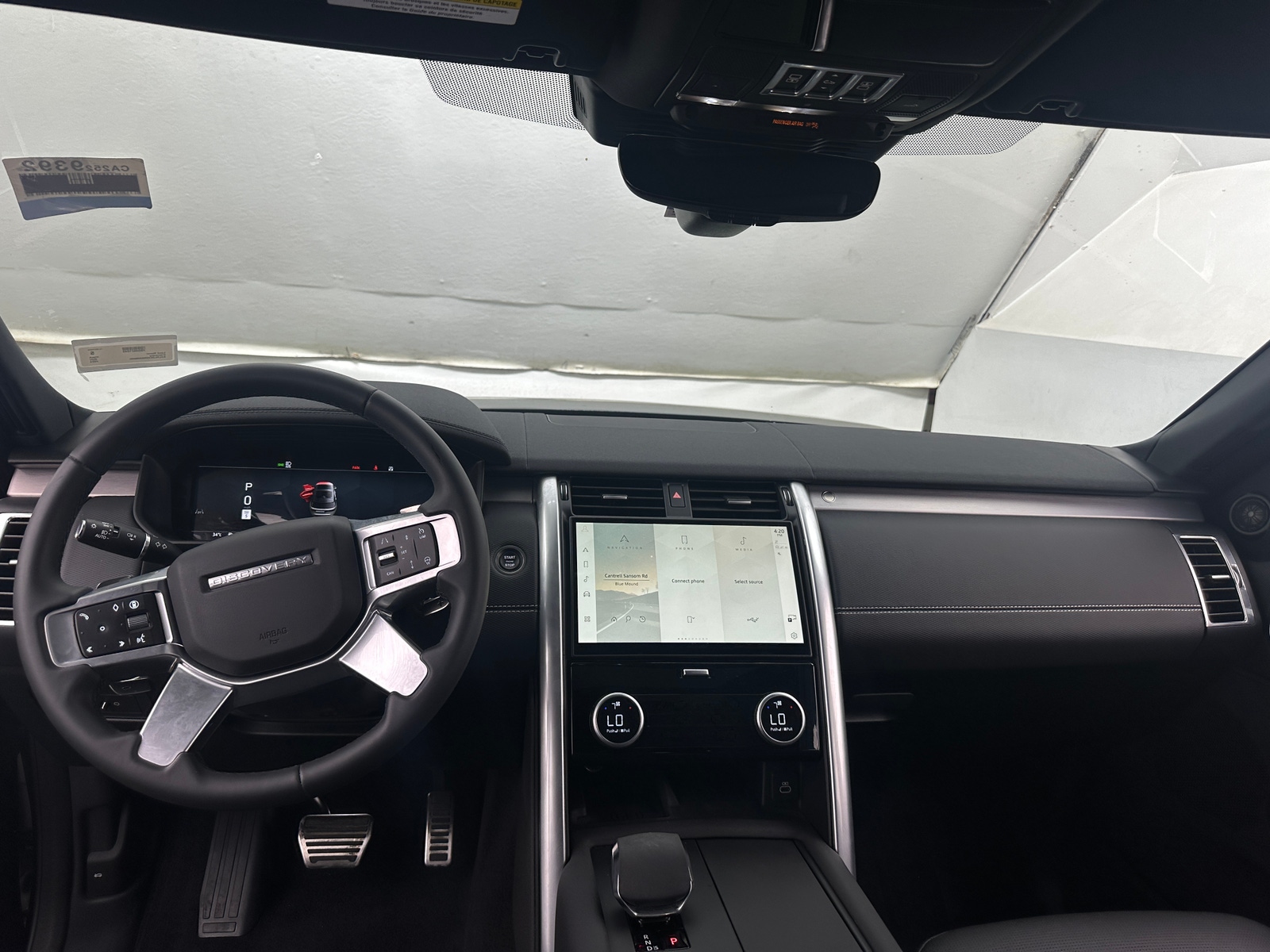Thumbnail: 2024 Land Rover Discovery - 2