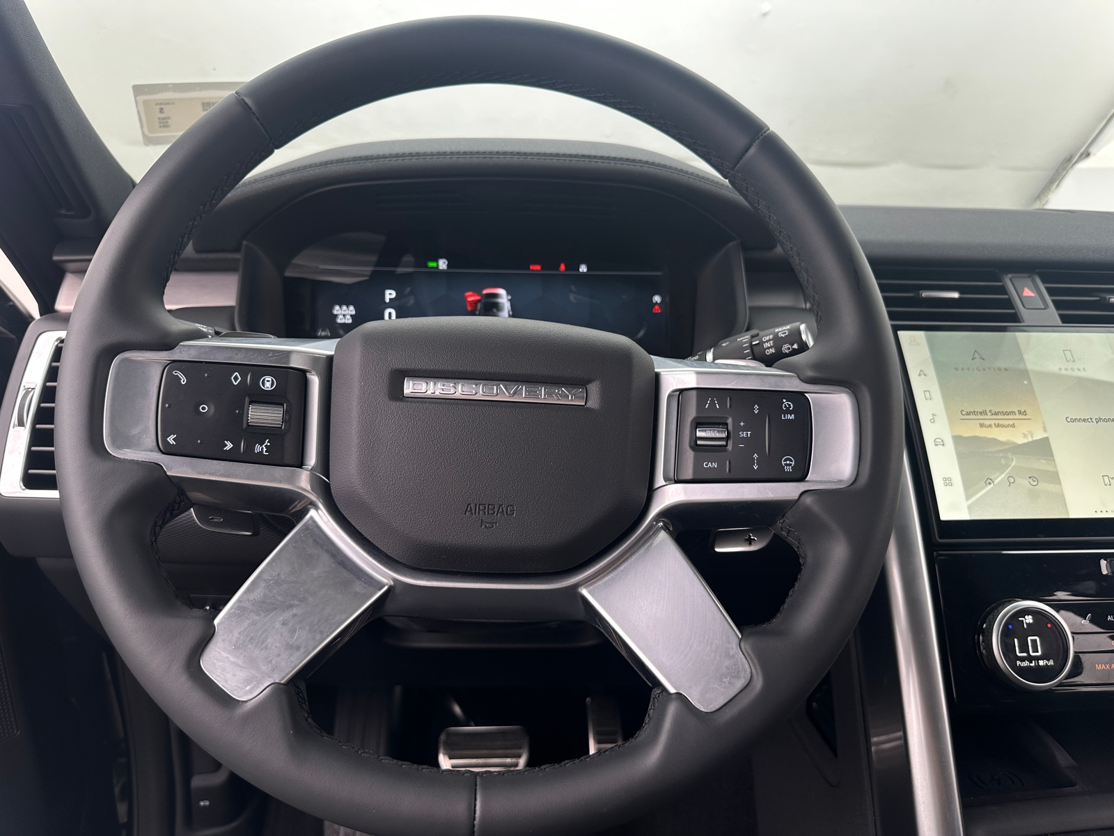 Thumbnail: 2024 Land Rover Discovery - 4