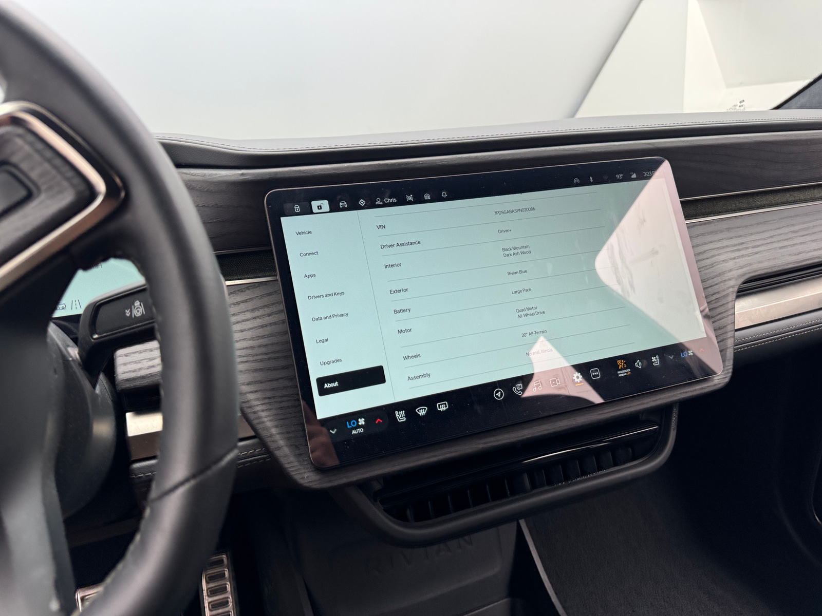 Thumbnail: 2023 Rivian R1S - 3