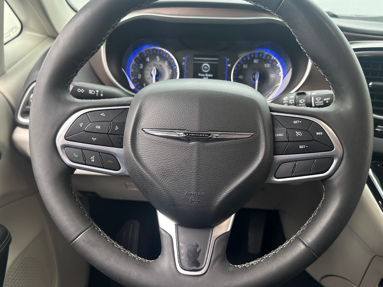 Thumbnail: 2023 Chrysler Voyager - 5