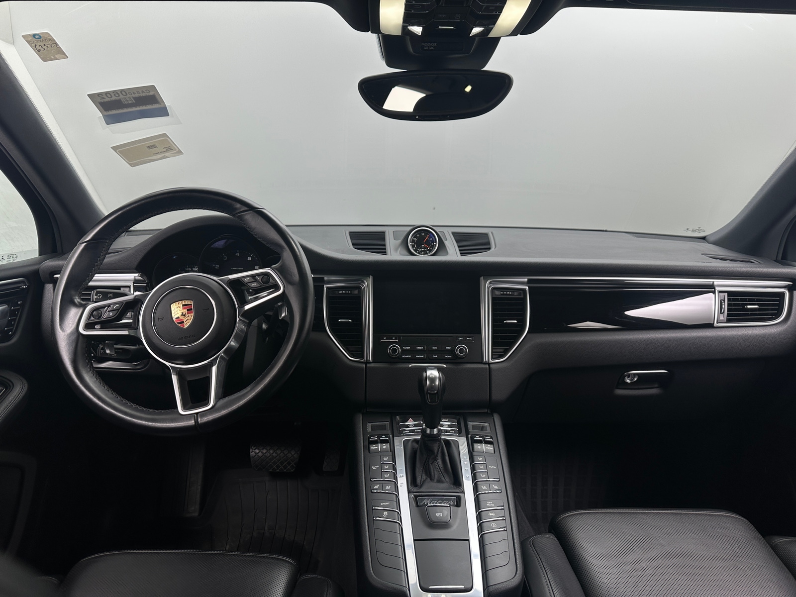 Thumbnail: 2017 Porsche Macan - 2