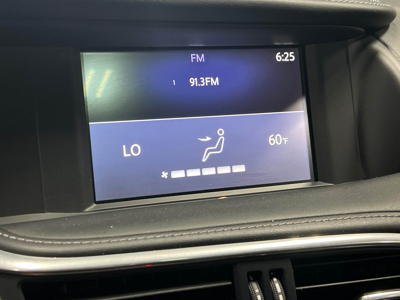 Thumbnail: 2018 INFINITI QX30 - 3