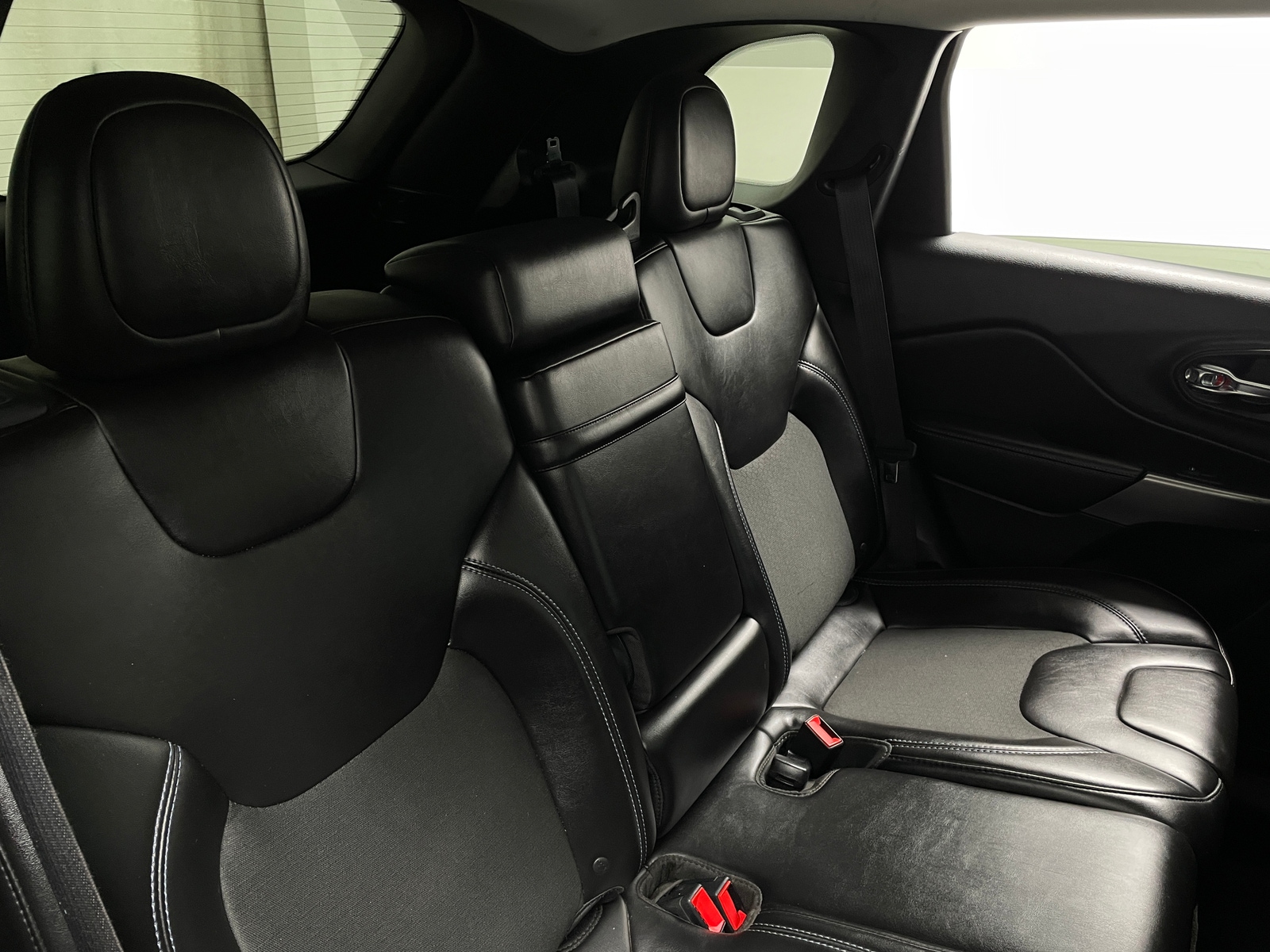Thumbnail: 2019 Jeep Cherokee - 6