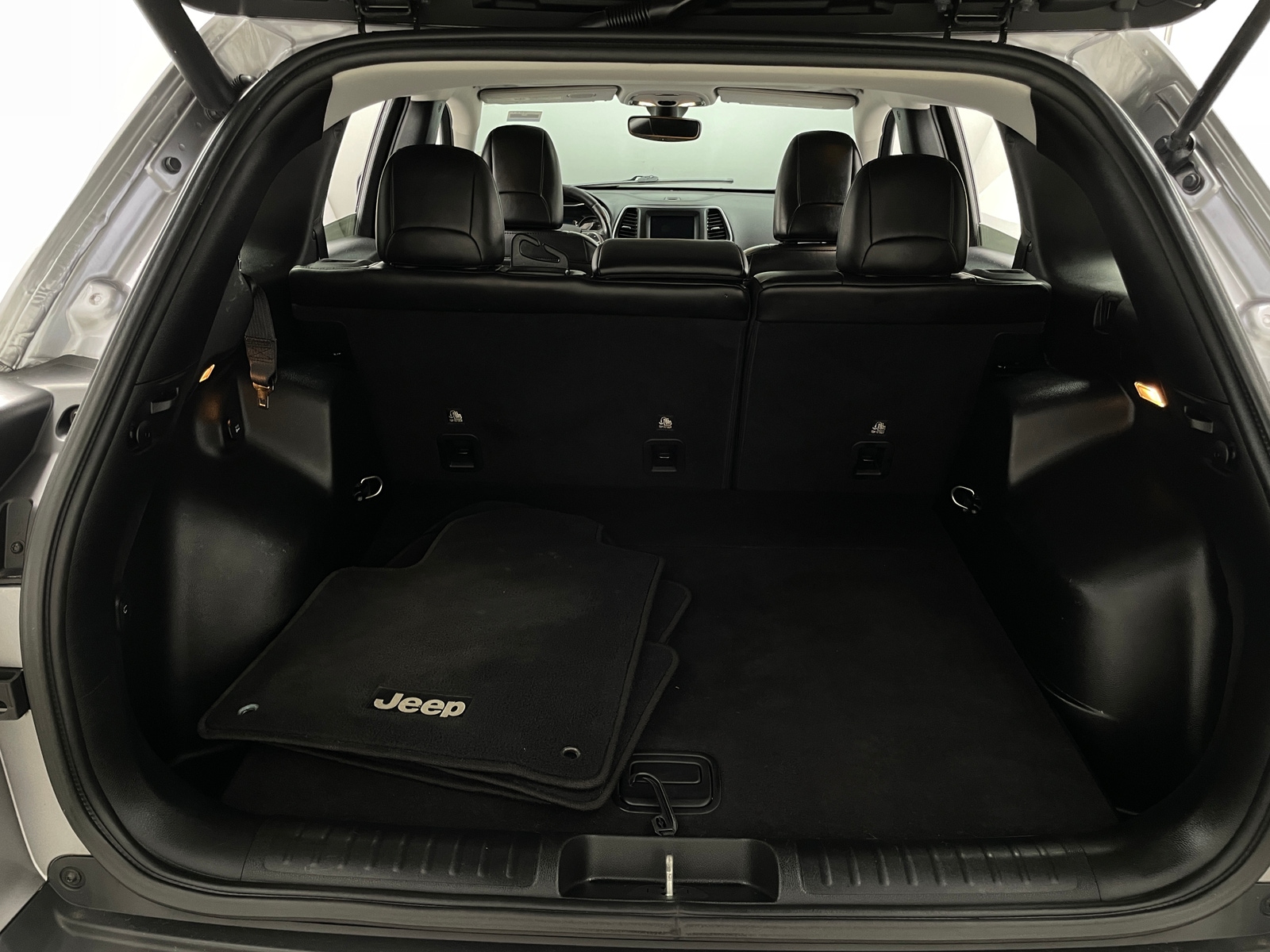 Thumbnail: 2019 Jeep Cherokee - 7