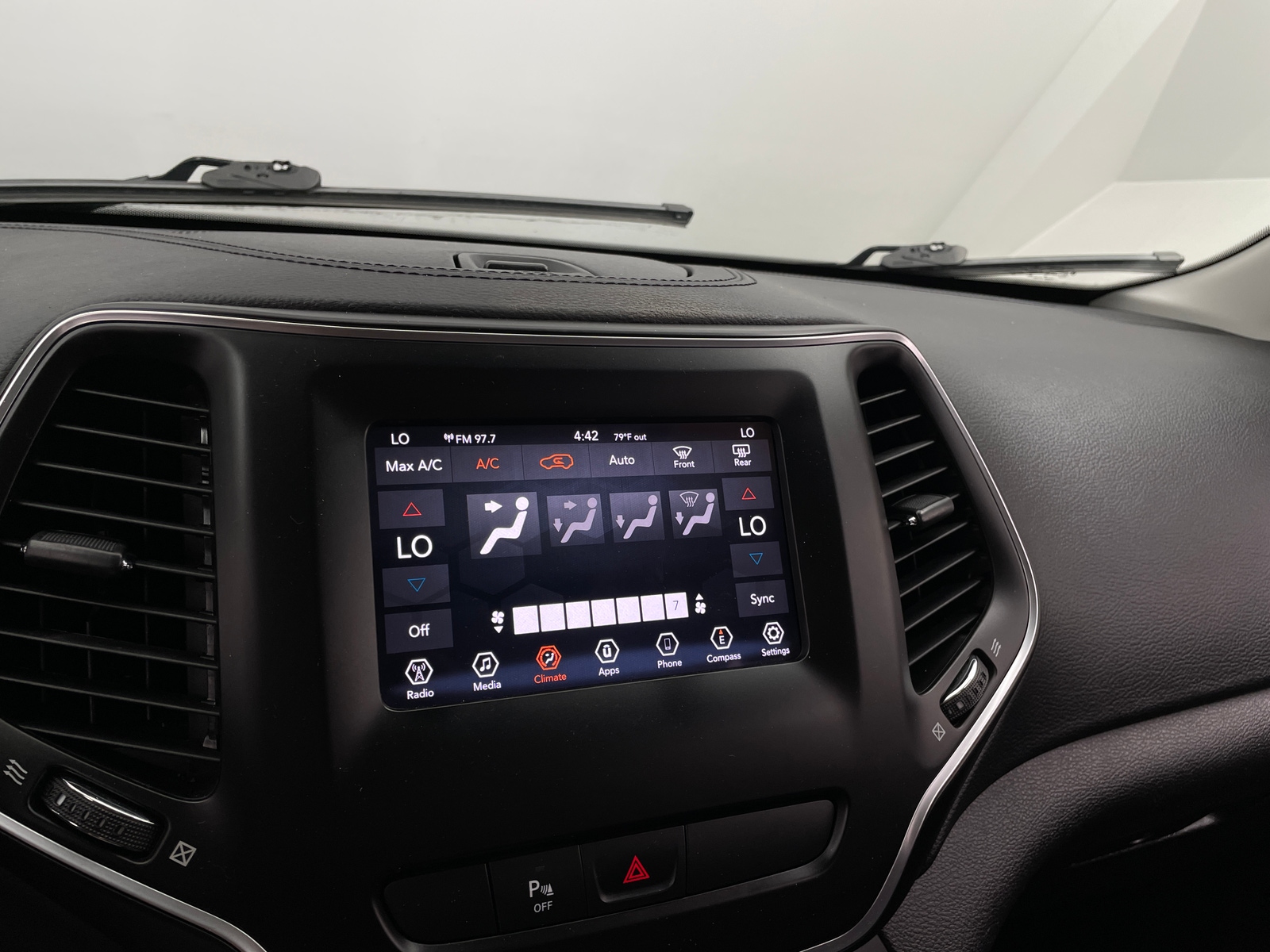 Thumbnail: 2019 Jeep Cherokee - 4