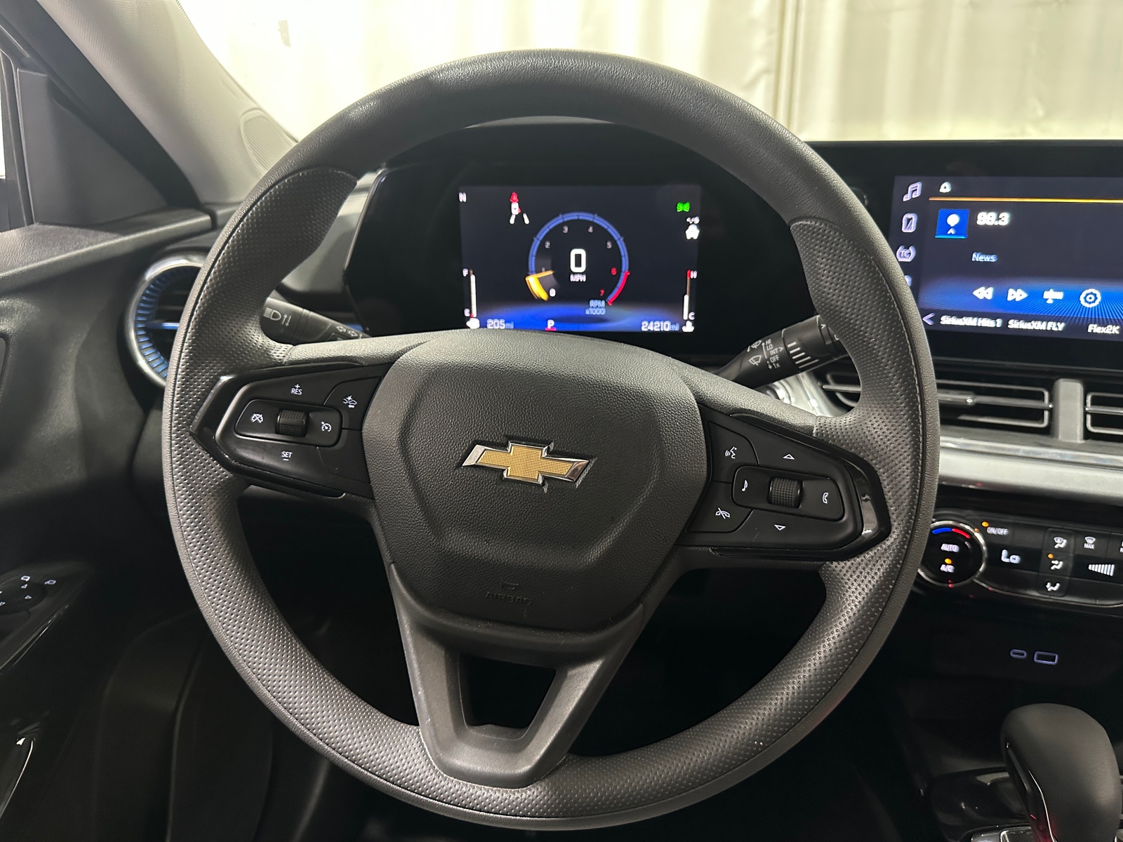 Thumbnail: 2025 Chevrolet Trax - 5