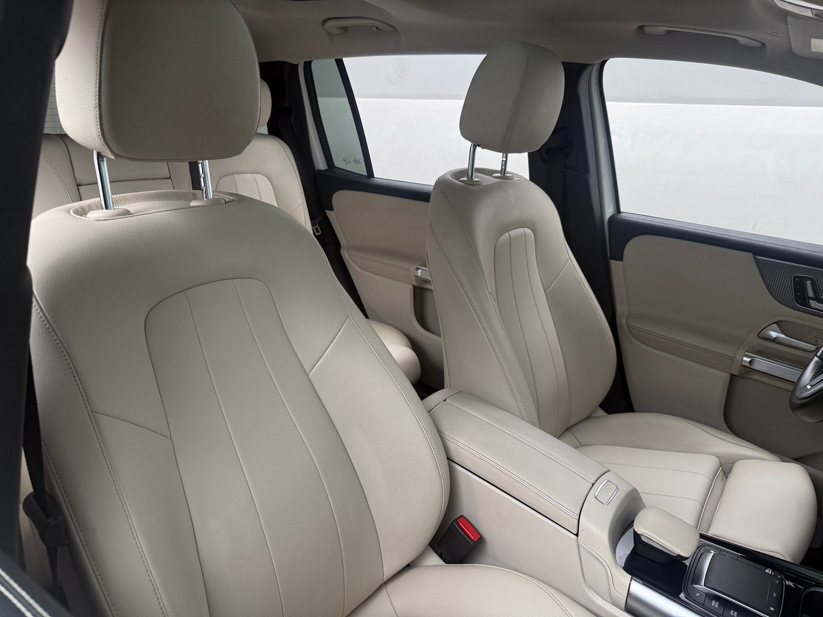 Thumbnail: 2022 Mercedes-Benz GLB - 2