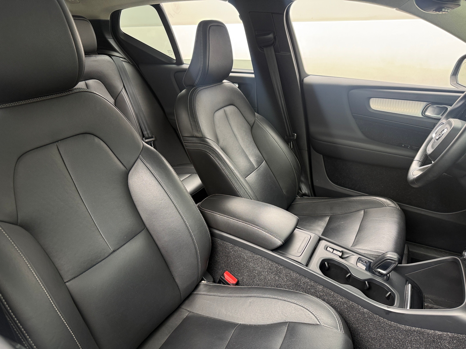 Thumbnail: 2019 Volvo XC40 - 2