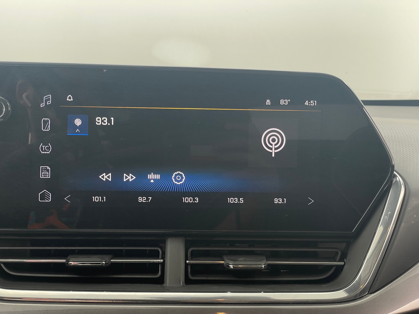 Thumbnail: 2025 Chevrolet Trax - 3