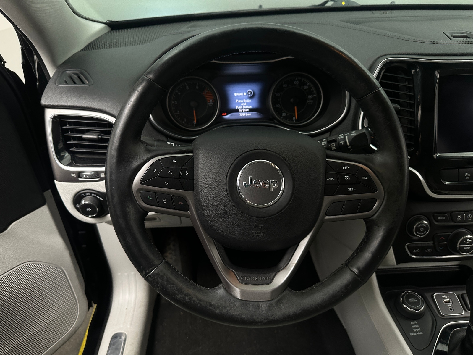 Thumbnail: 2019 Jeep Cherokee - 4