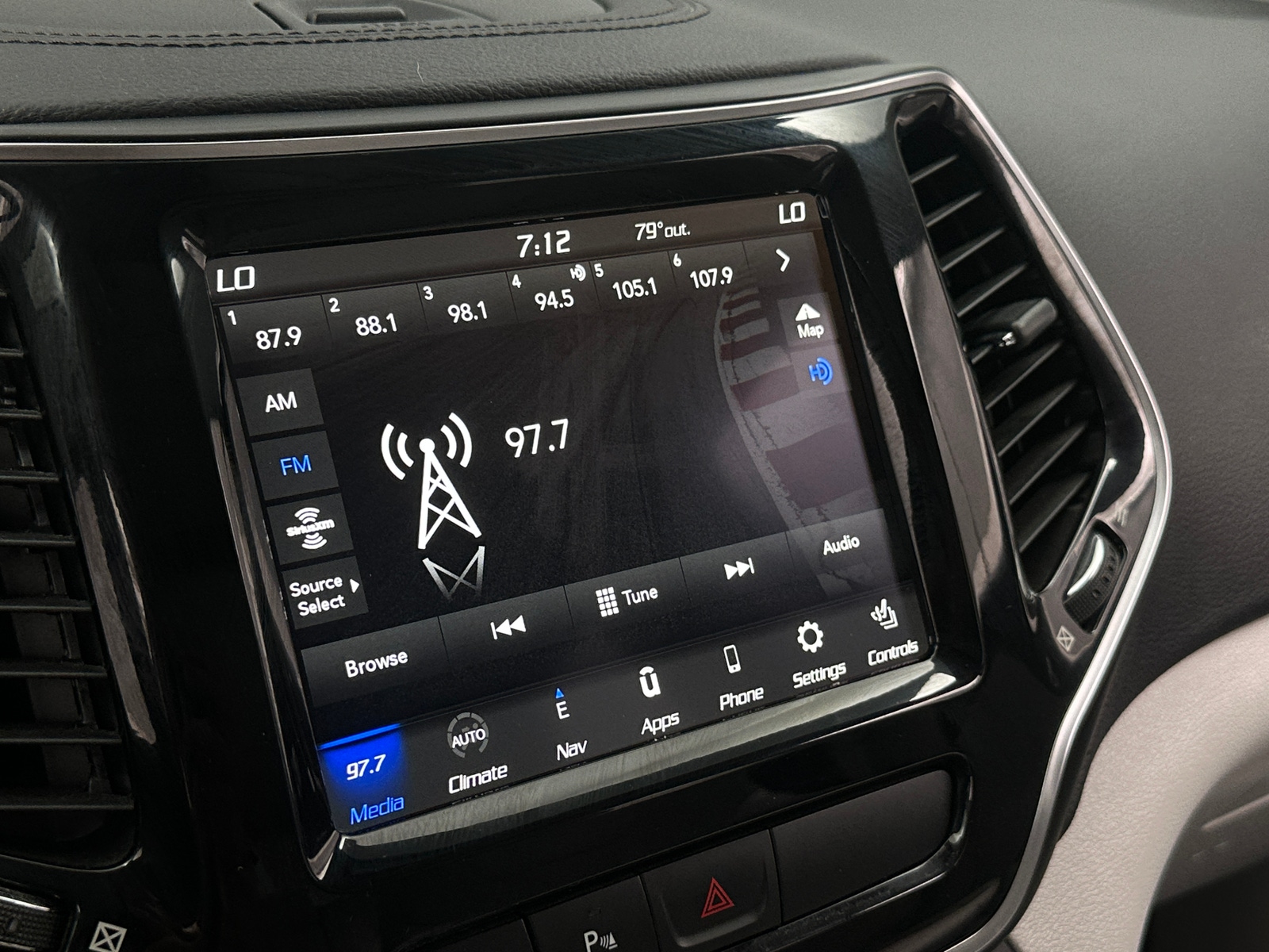 Thumbnail: 2019 Jeep Cherokee - 3