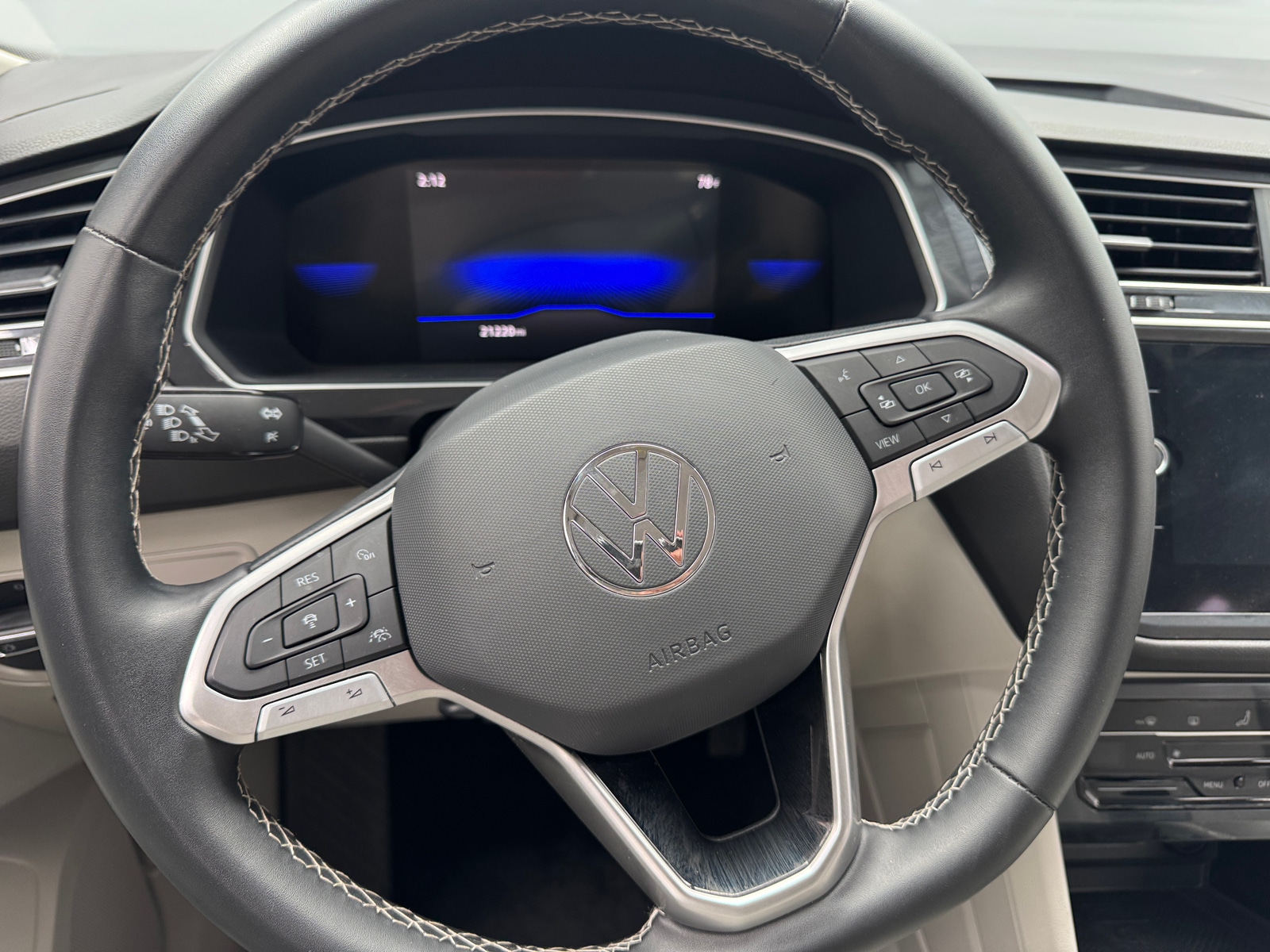 Thumbnail: 2023 Volkswagen Tiguan - 4