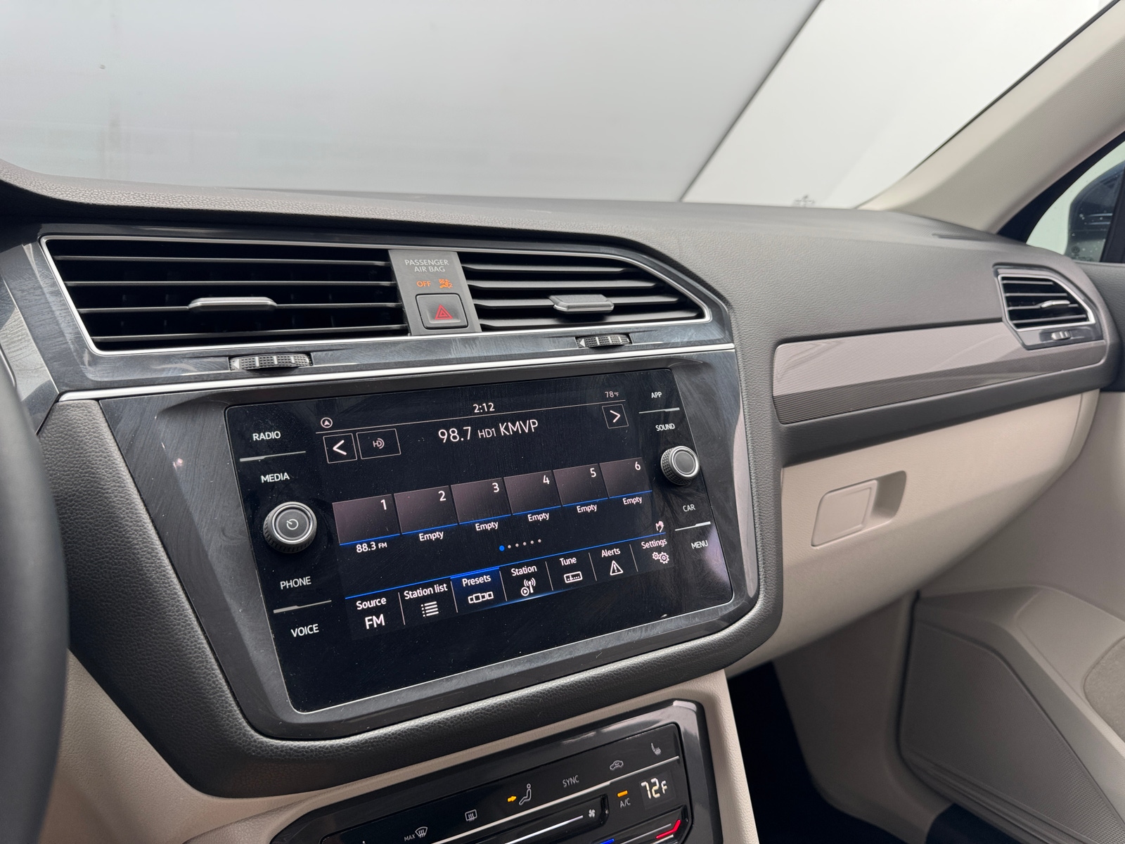 Thumbnail: 2023 Volkswagen Tiguan - 3