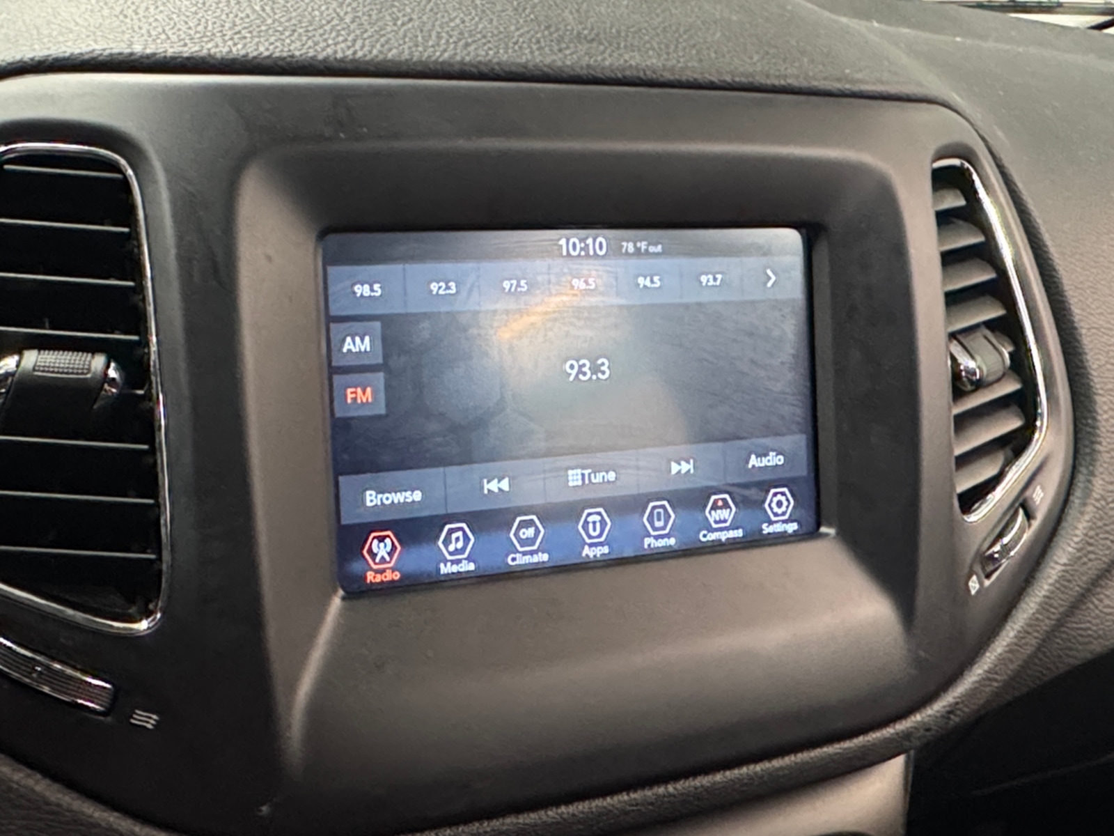 Thumbnail: 2021 Jeep Compass - 4