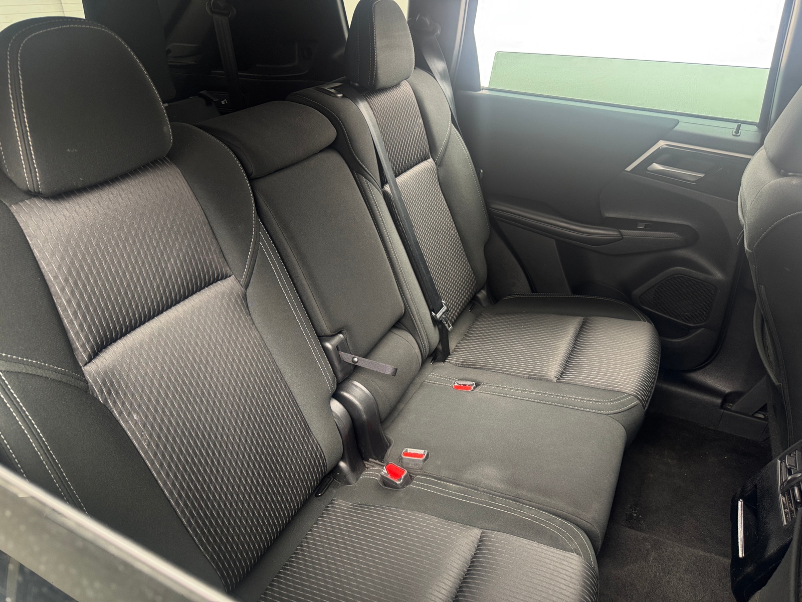 Thumbnail: 2023 Mitsubishi Outlander - 6