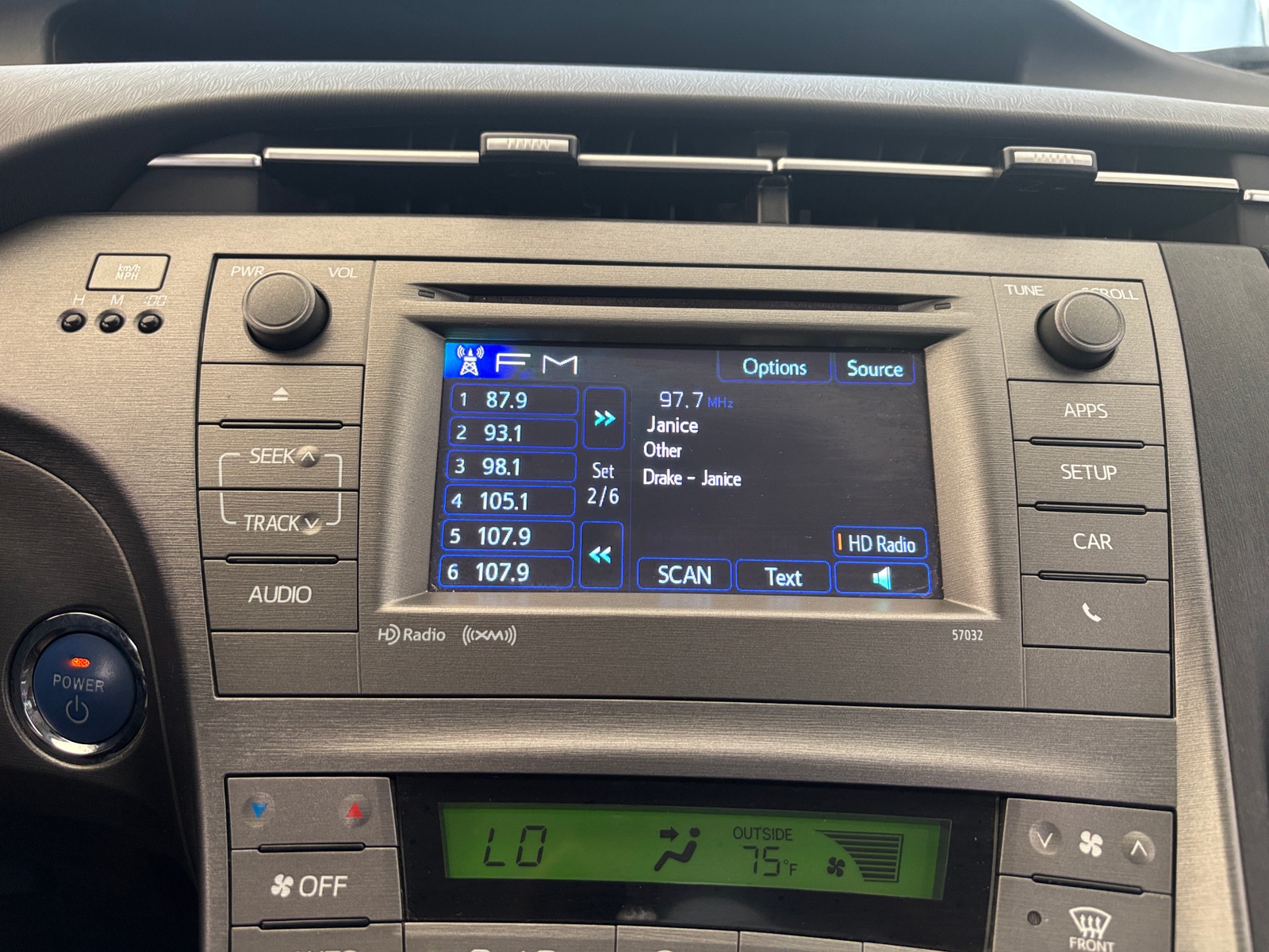 Thumbnail: 2014 Toyota Prius - 4