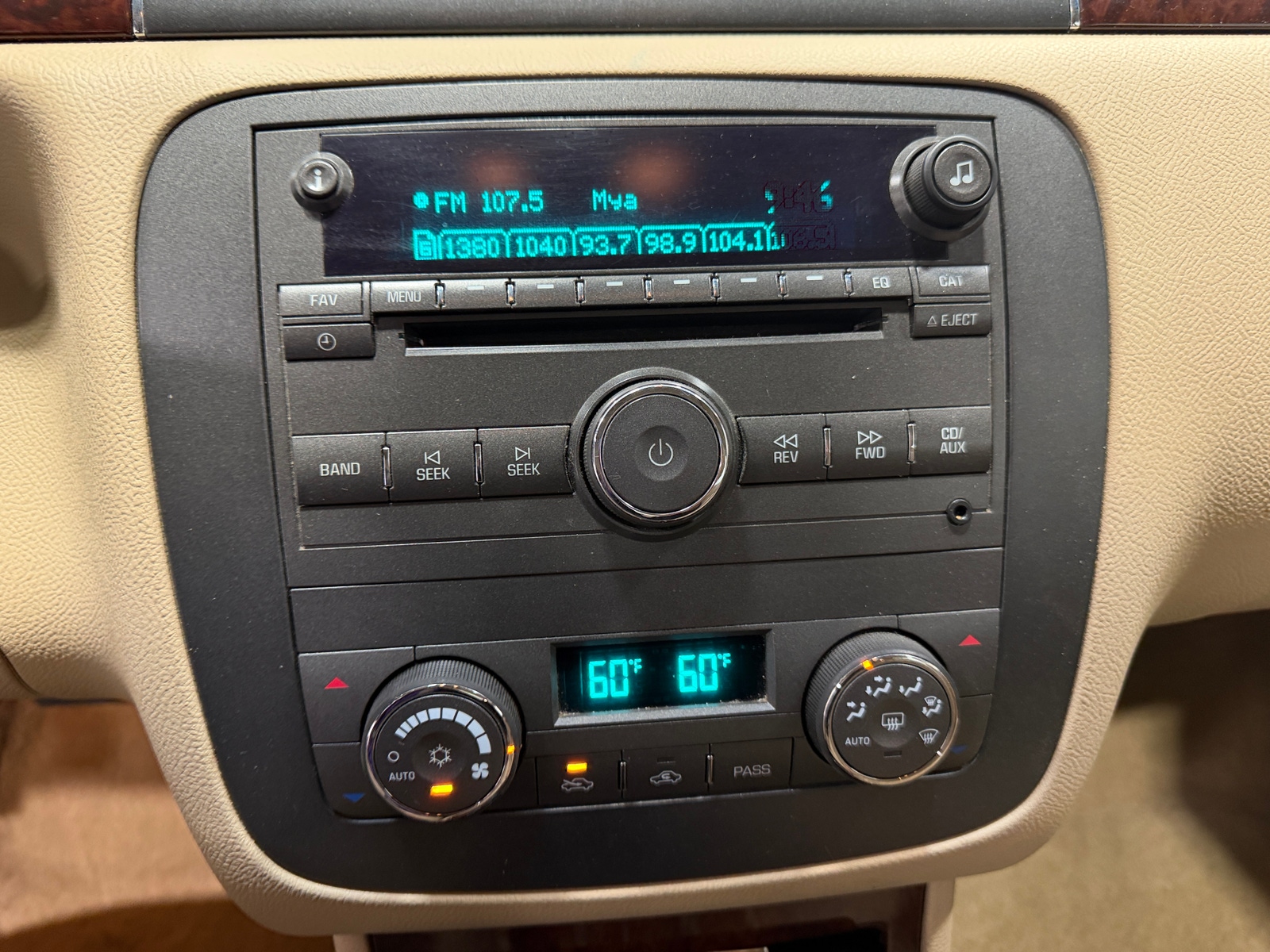 Thumbnail: 2011 Buick Lucerne - 3
