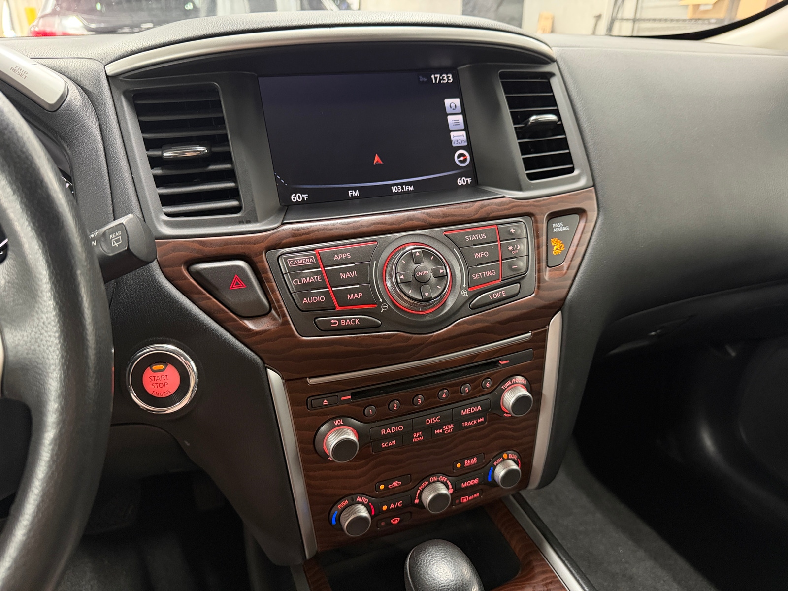 Thumbnail: 2017 Nissan Pathfinder - 3