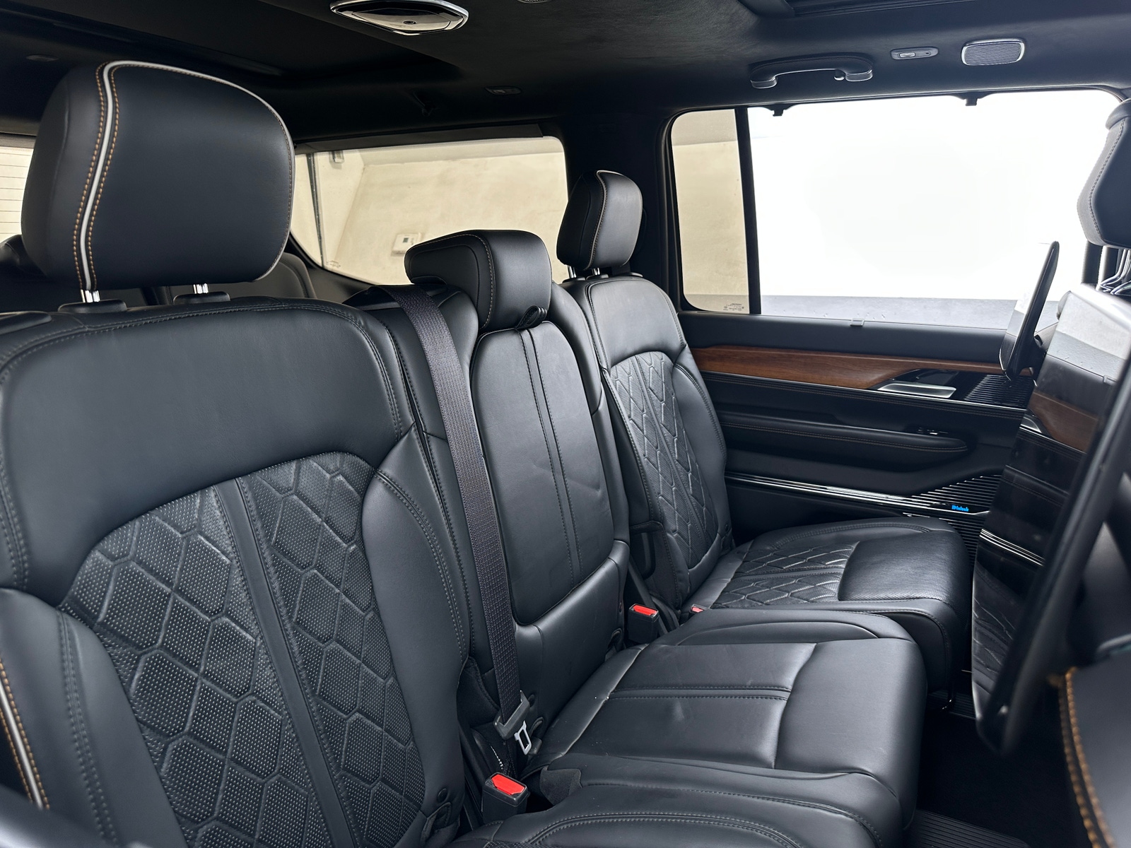 Thumbnail: 2022 Jeep Grand Wagoneer - 5