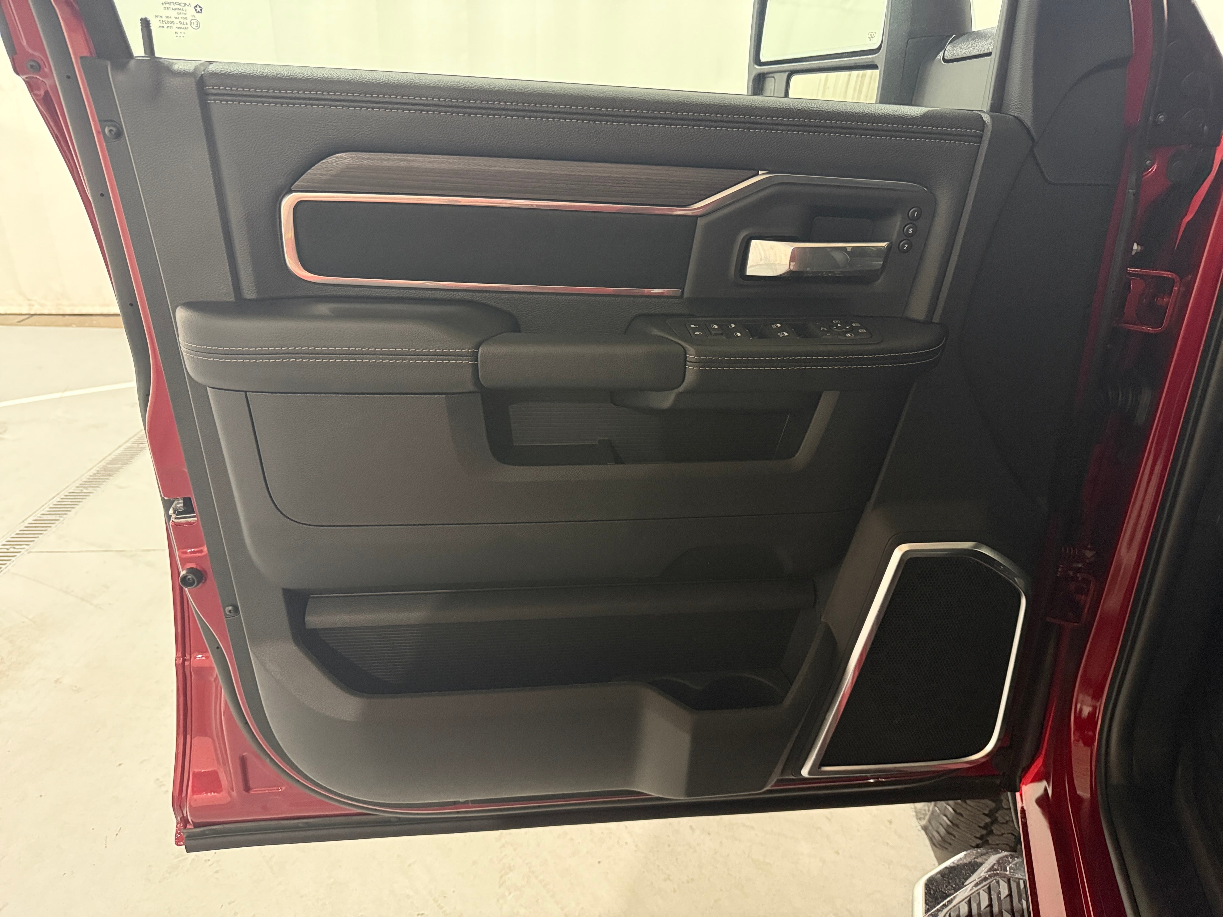 2026 RAM 2500 Laramie - Photo 10