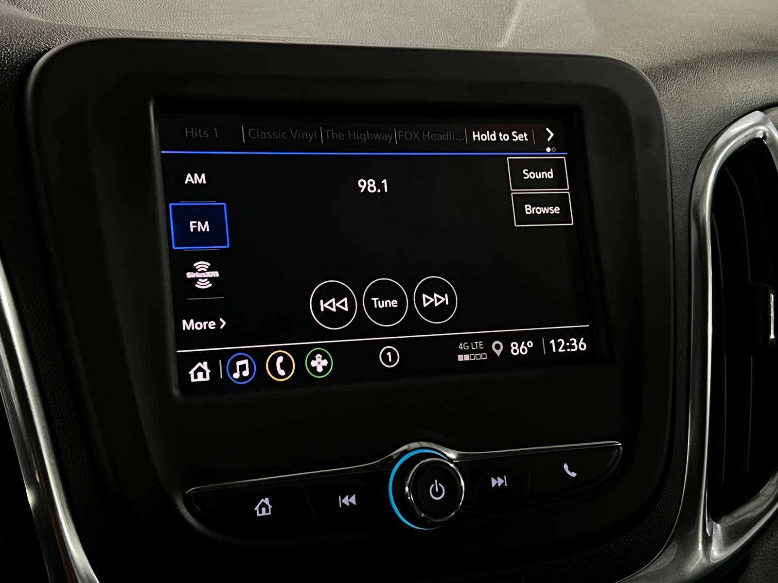 Thumbnail: 2022 Chevrolet Equinox - 4