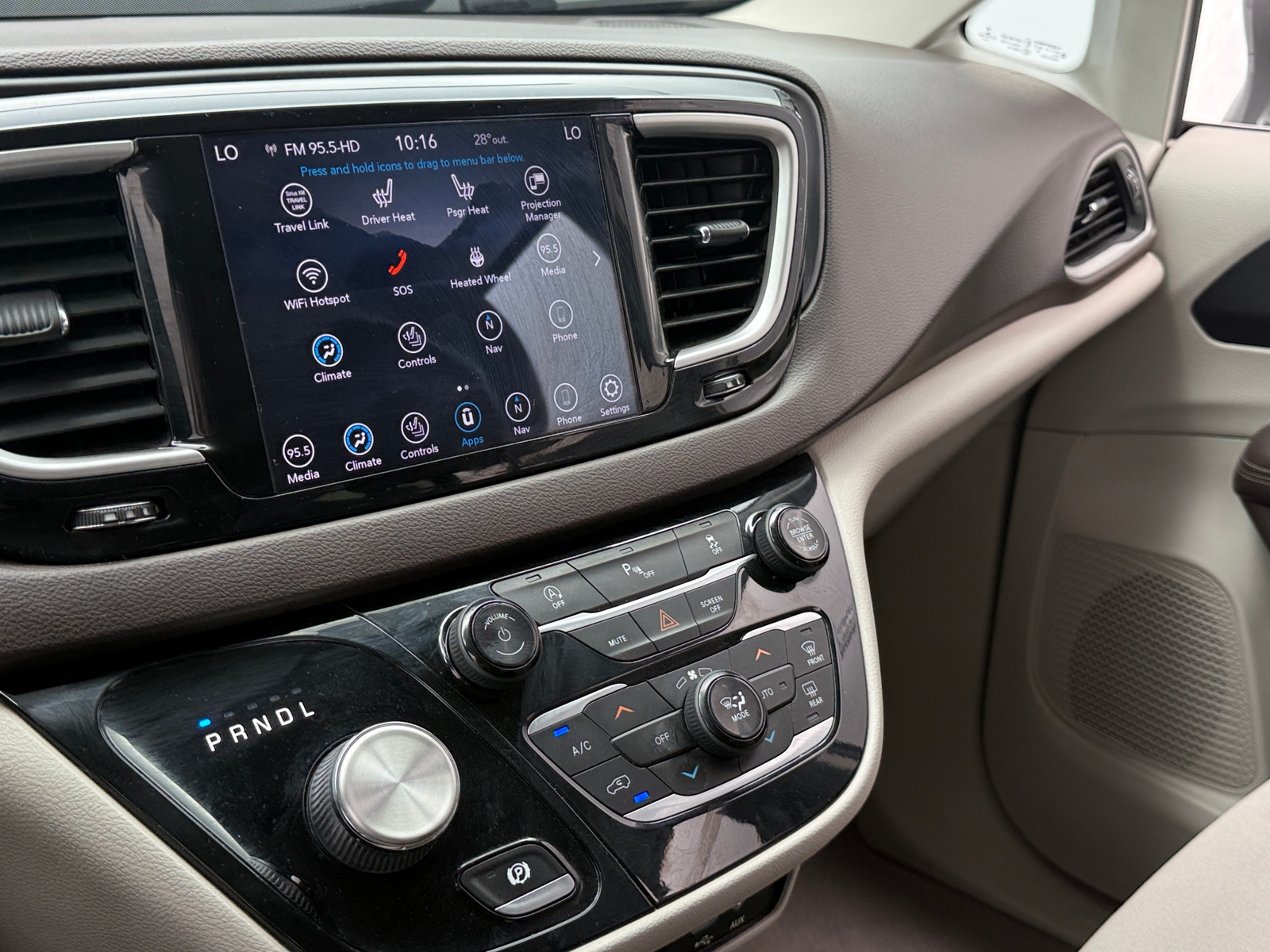 Thumbnail: 2020 Chrysler Pacifica - 4