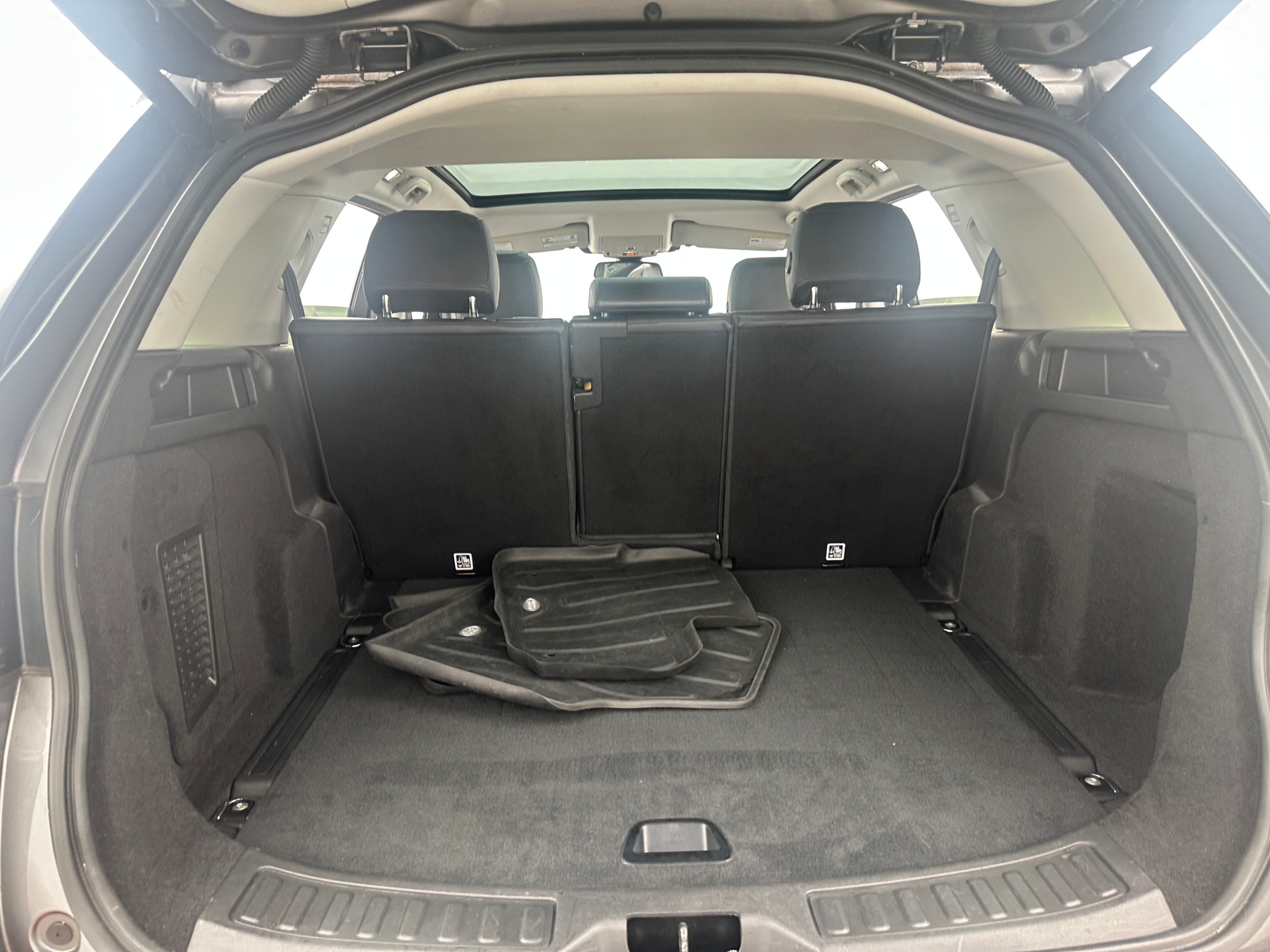Thumbnail: 2017 Land Rover Discovery Sport - 6