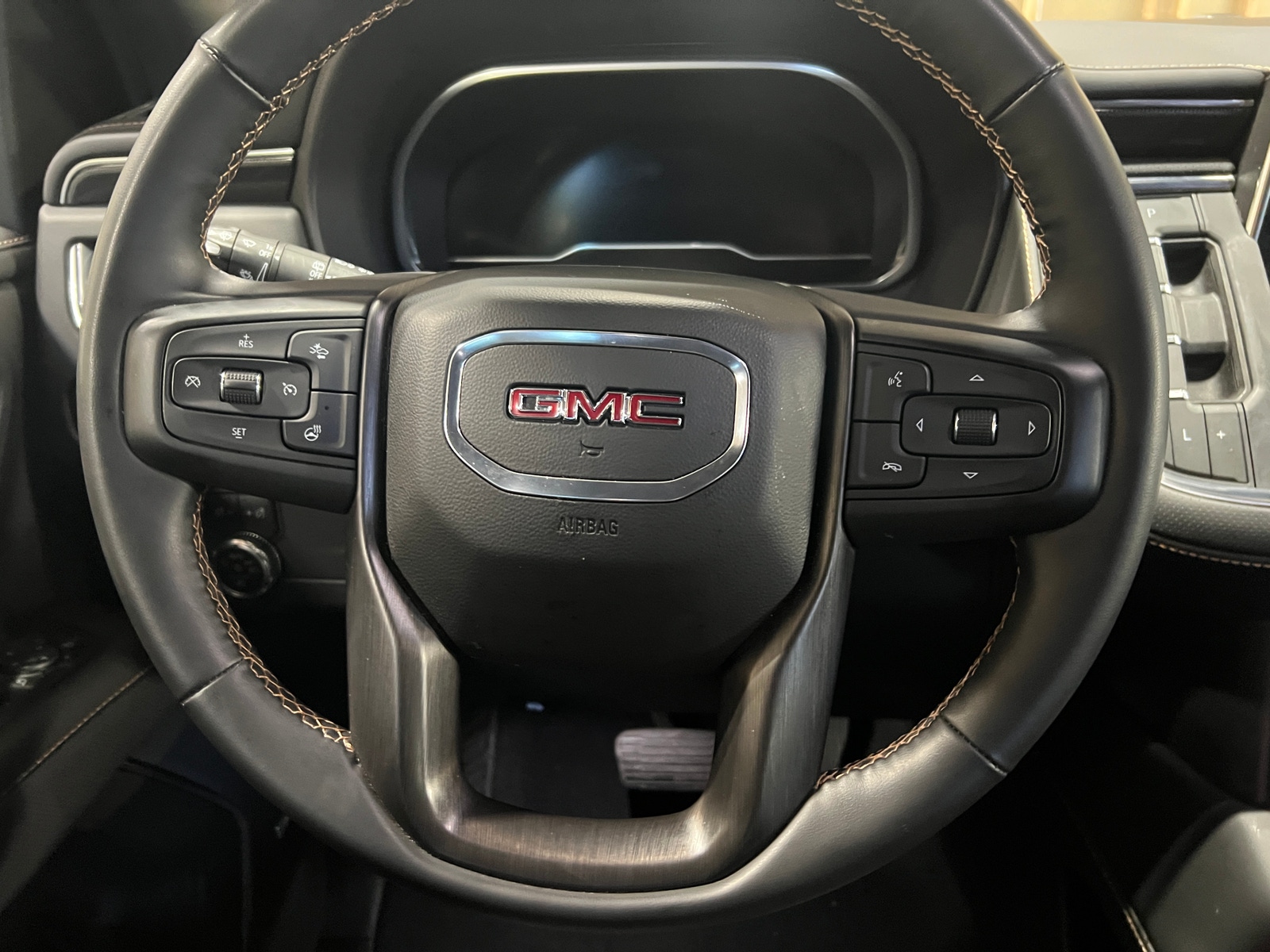 Thumbnail: 2023 GMC Yukon XL - 4