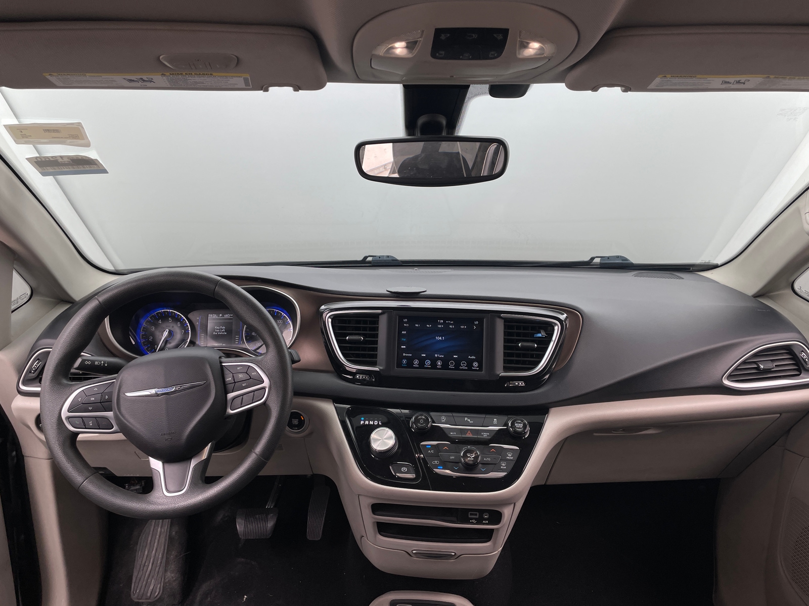 Thumbnail: 2018 Chrysler Pacifica - 3