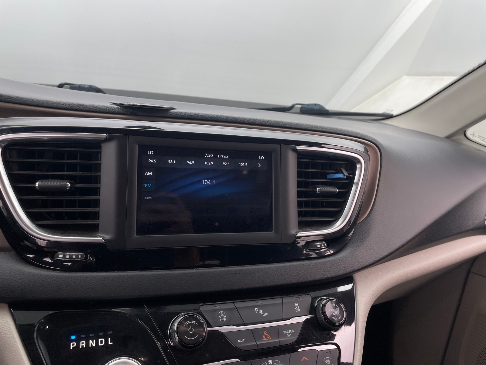 Thumbnail: 2018 Chrysler Pacifica - 4