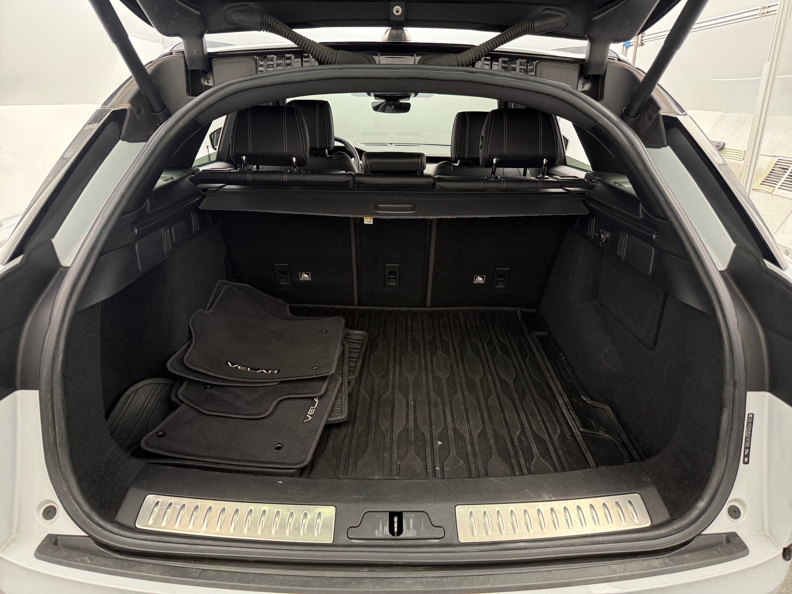 Thumbnail: 2018 Land Rover Range Rover Velar - 6