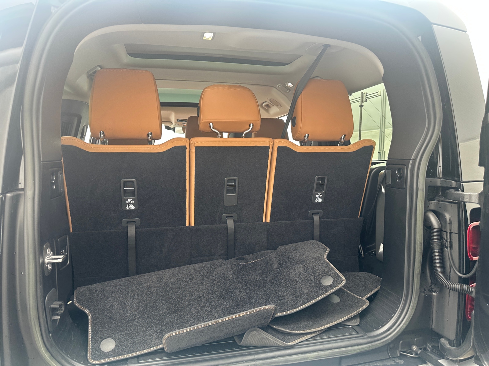 Thumbnail: 2023 Land Rover Defender - 6
