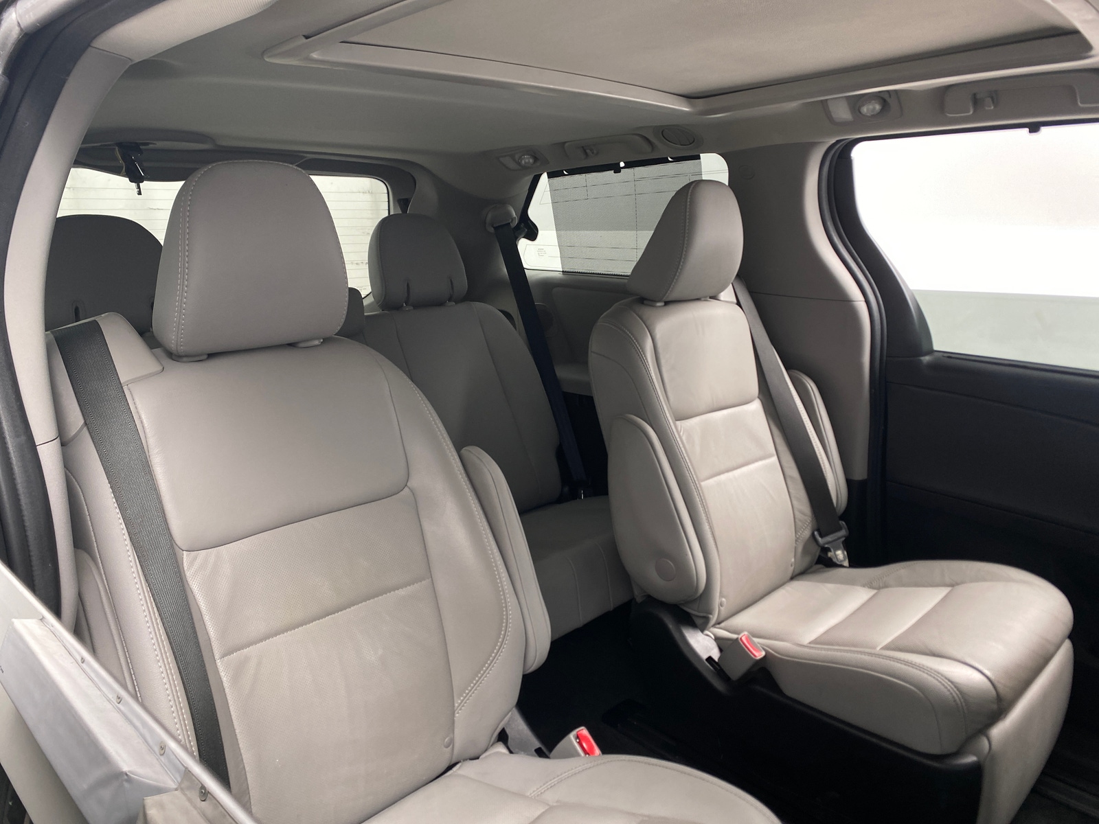 Thumbnail: 2018 Toyota Sienna - 5