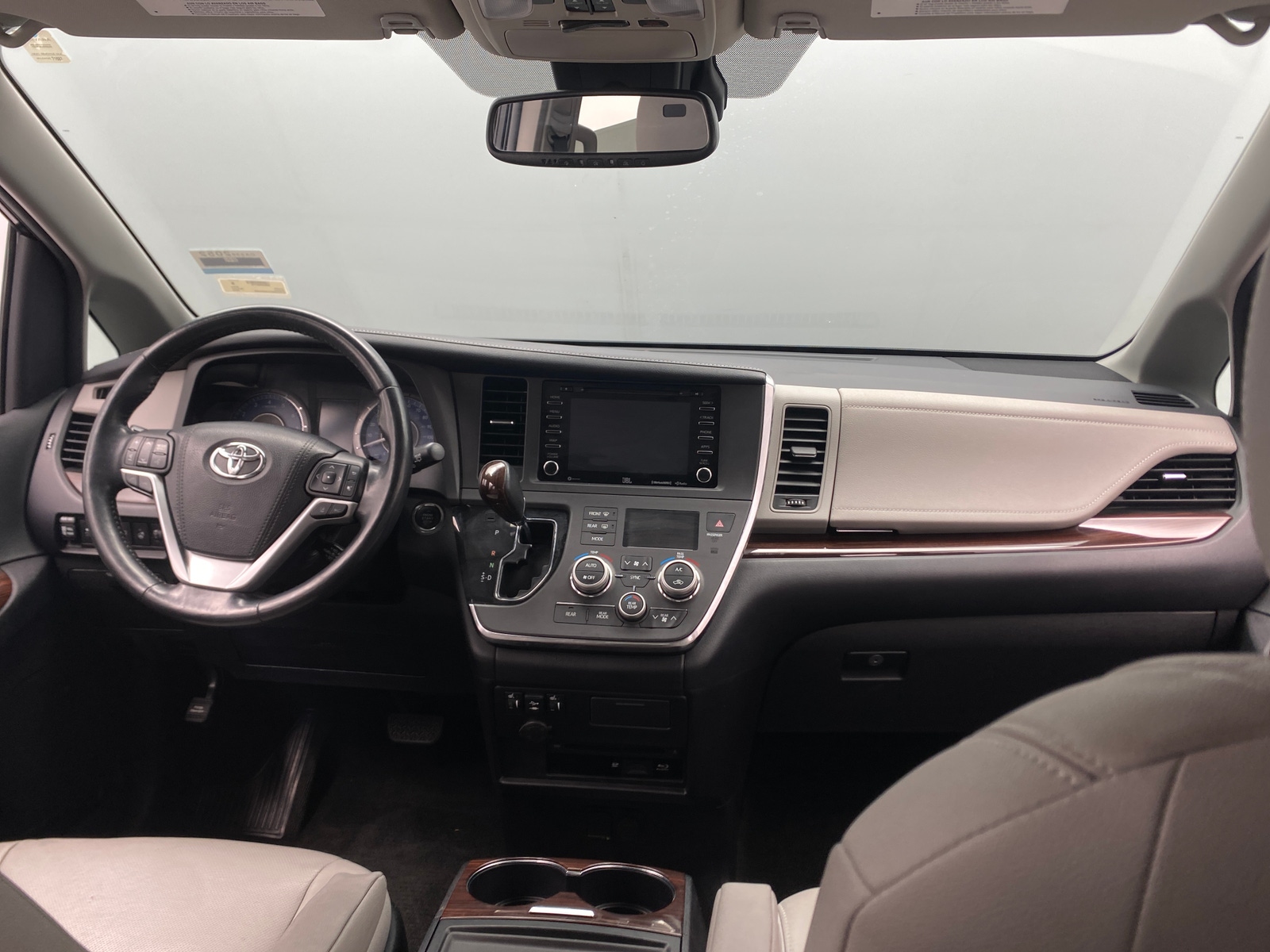 Thumbnail: 2018 Toyota Sienna - 2