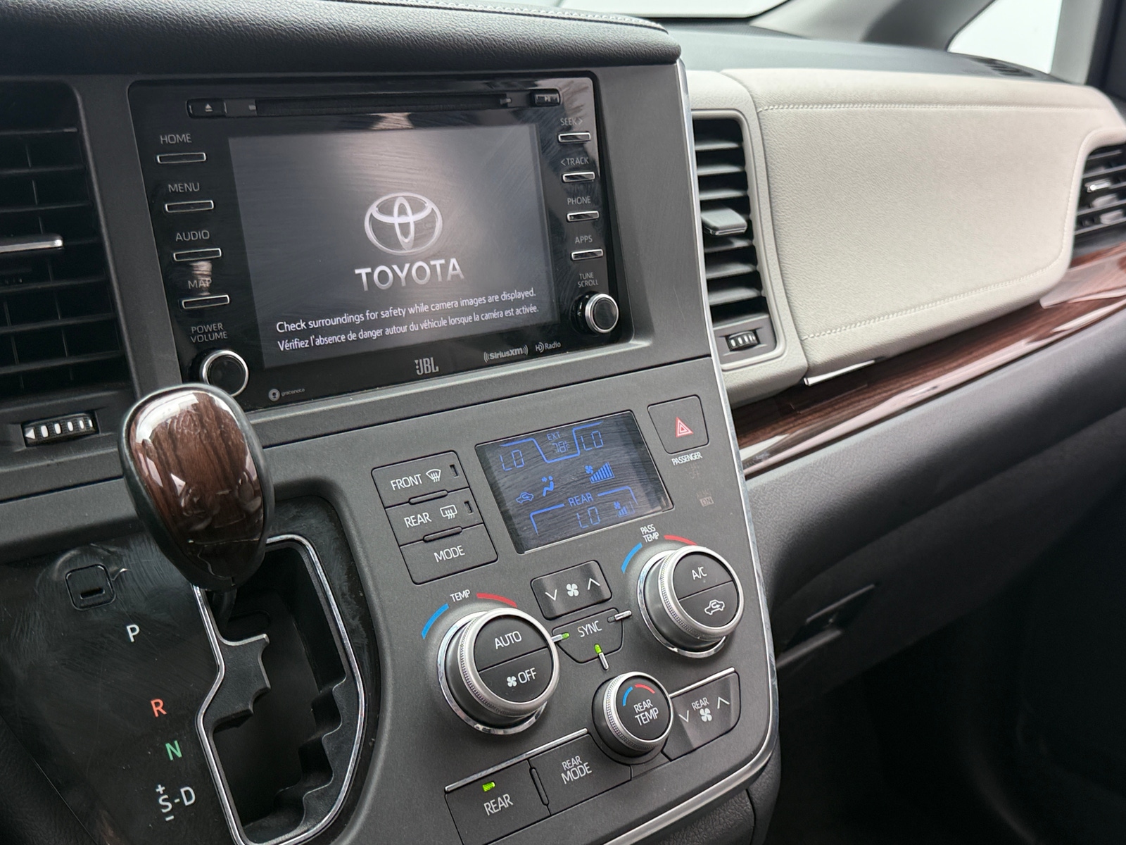 Thumbnail: 2018 Toyota Sienna - 3