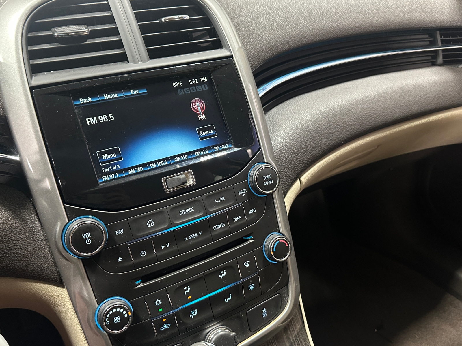 Thumbnail: 2016 Chevrolet Malibu - 3