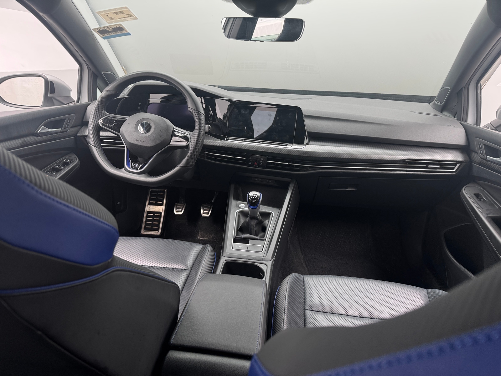 Thumbnail: 2022 Volkswagen Golf - 2