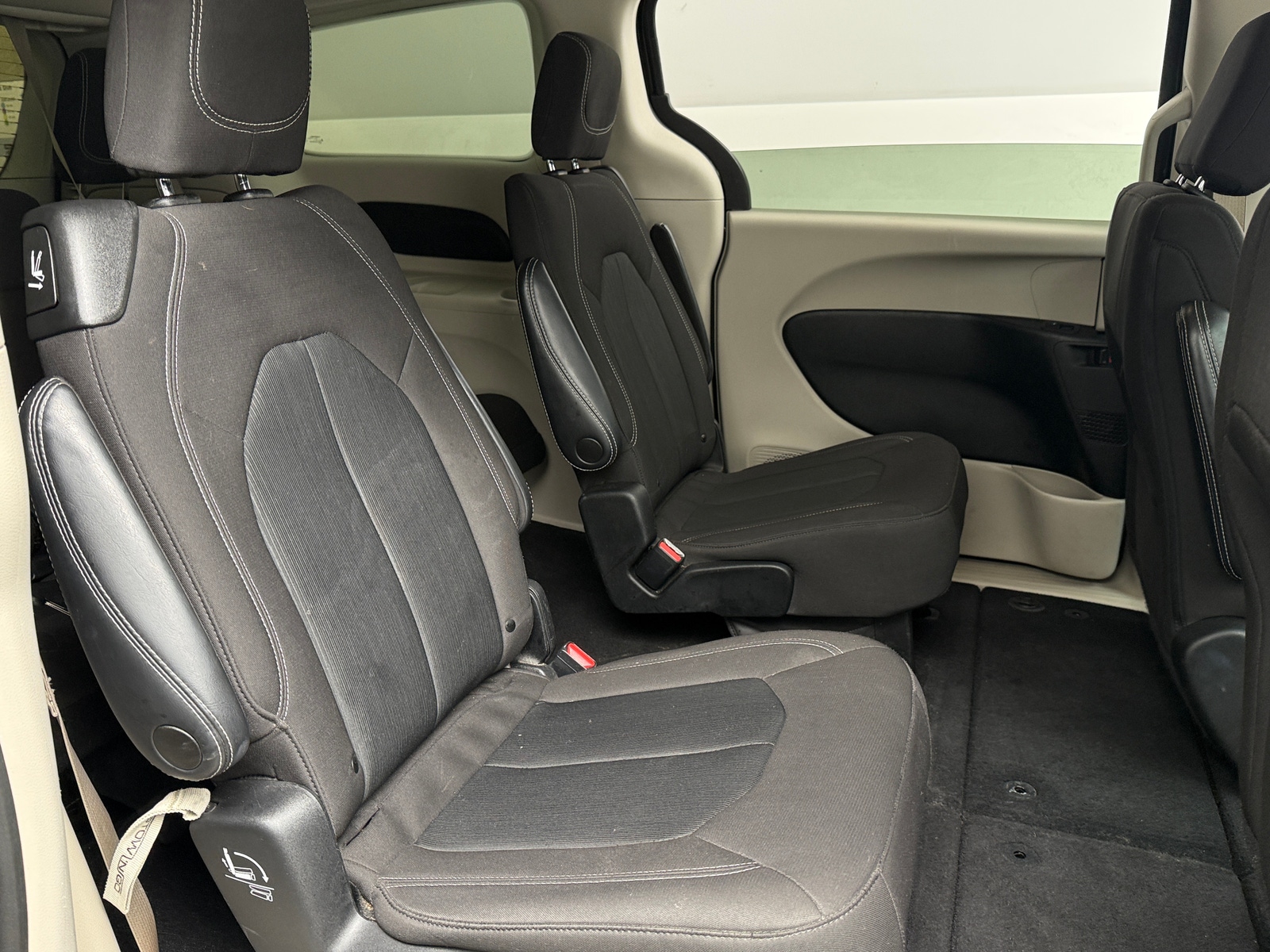 Thumbnail: 2023 Chrysler Voyager - 6