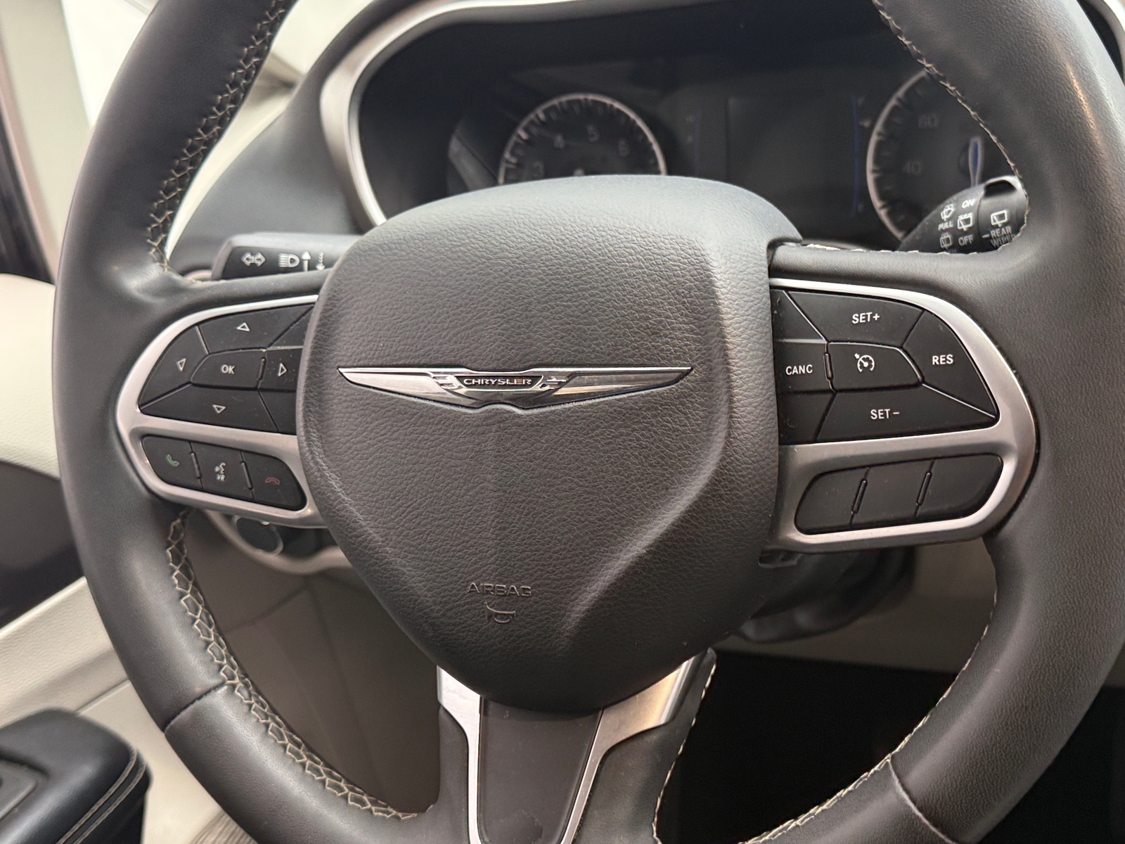 Thumbnail: 2023 Chrysler Voyager - 5