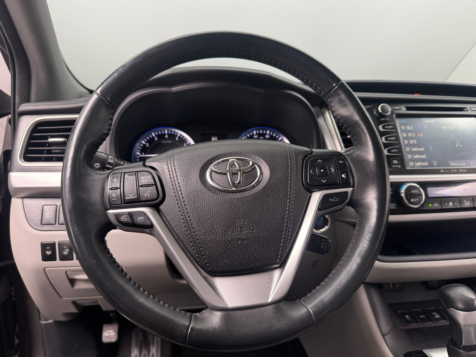 Thumbnail: 2016 Toyota Highlander - 4