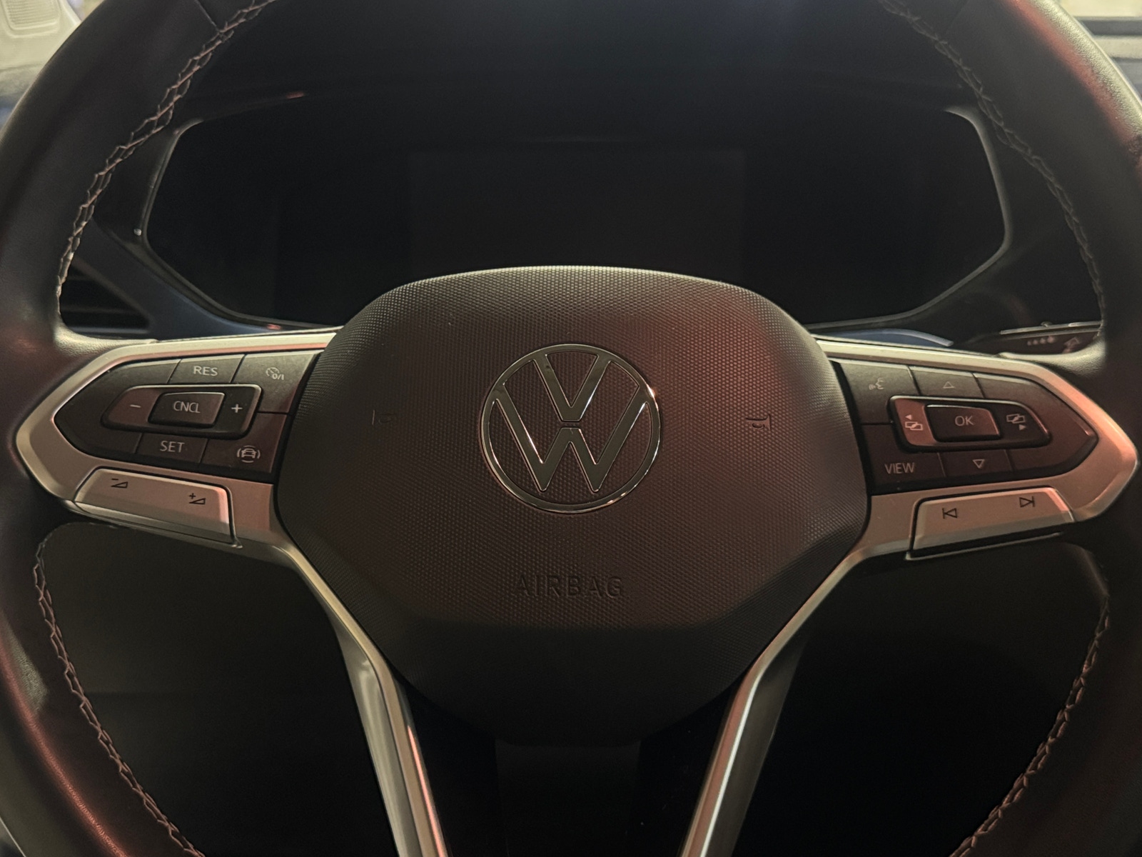 Thumbnail: 2022 Volkswagen Taos - 4