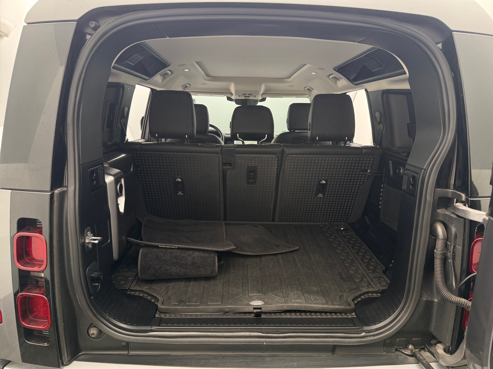 Thumbnail: 2022 Land Rover Defender - 6