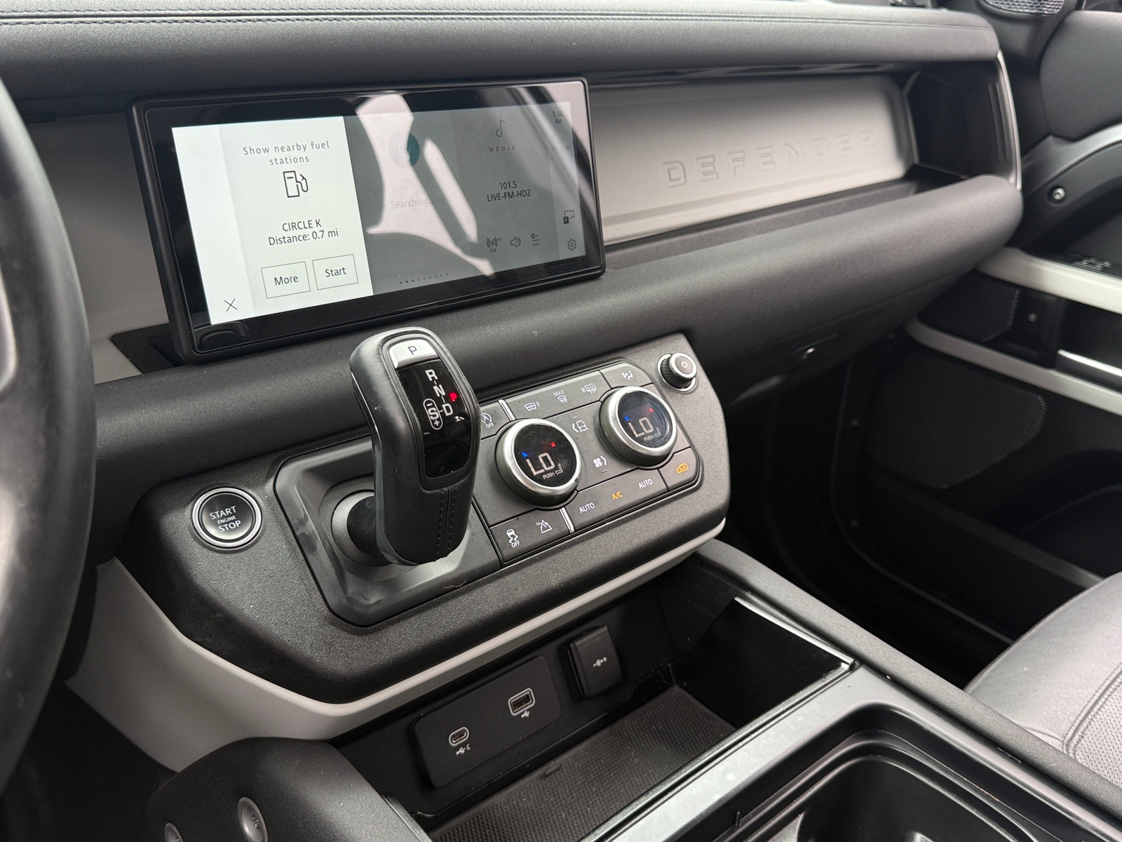 Thumbnail: 2022 Land Rover Defender - 3
